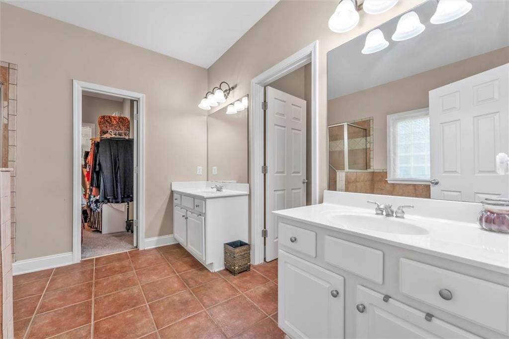 Commerce, Georgia, 30530, United States, 5 Bedrooms Bedrooms, ,4 BathroomsBathrooms,Residential,For Sale,1826945