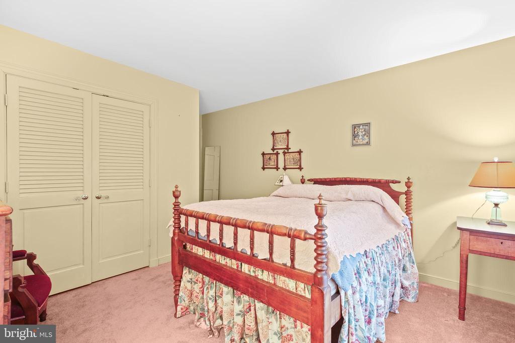 Fredericksburg, Virginia, 22401, United States, 4 Bedrooms Bedrooms, ,4 BathroomsBathrooms,Residential,For Sale,1917232