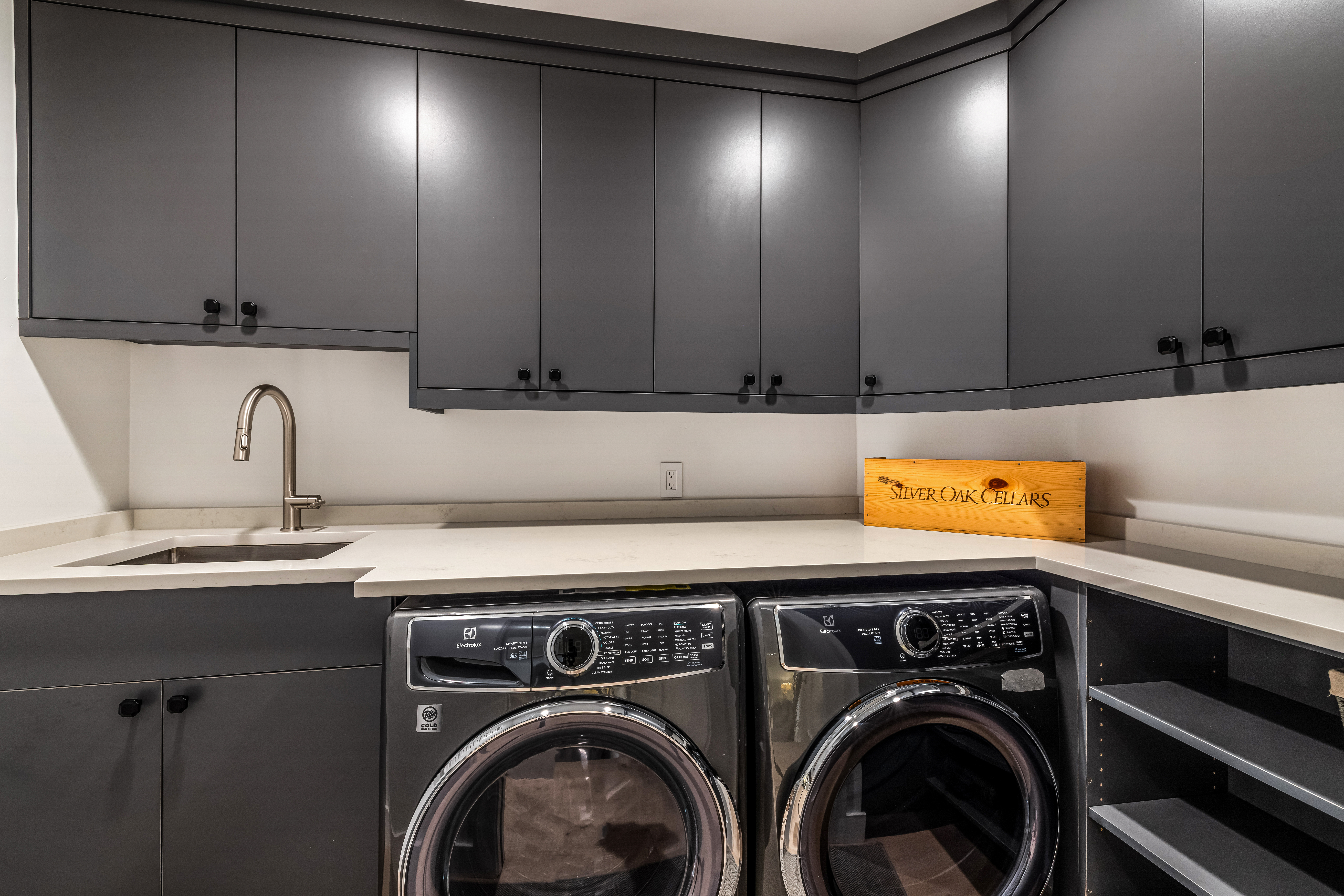  Captures sweeping views of Arrowhead and the surrounding mountain landscape. - 物件實景