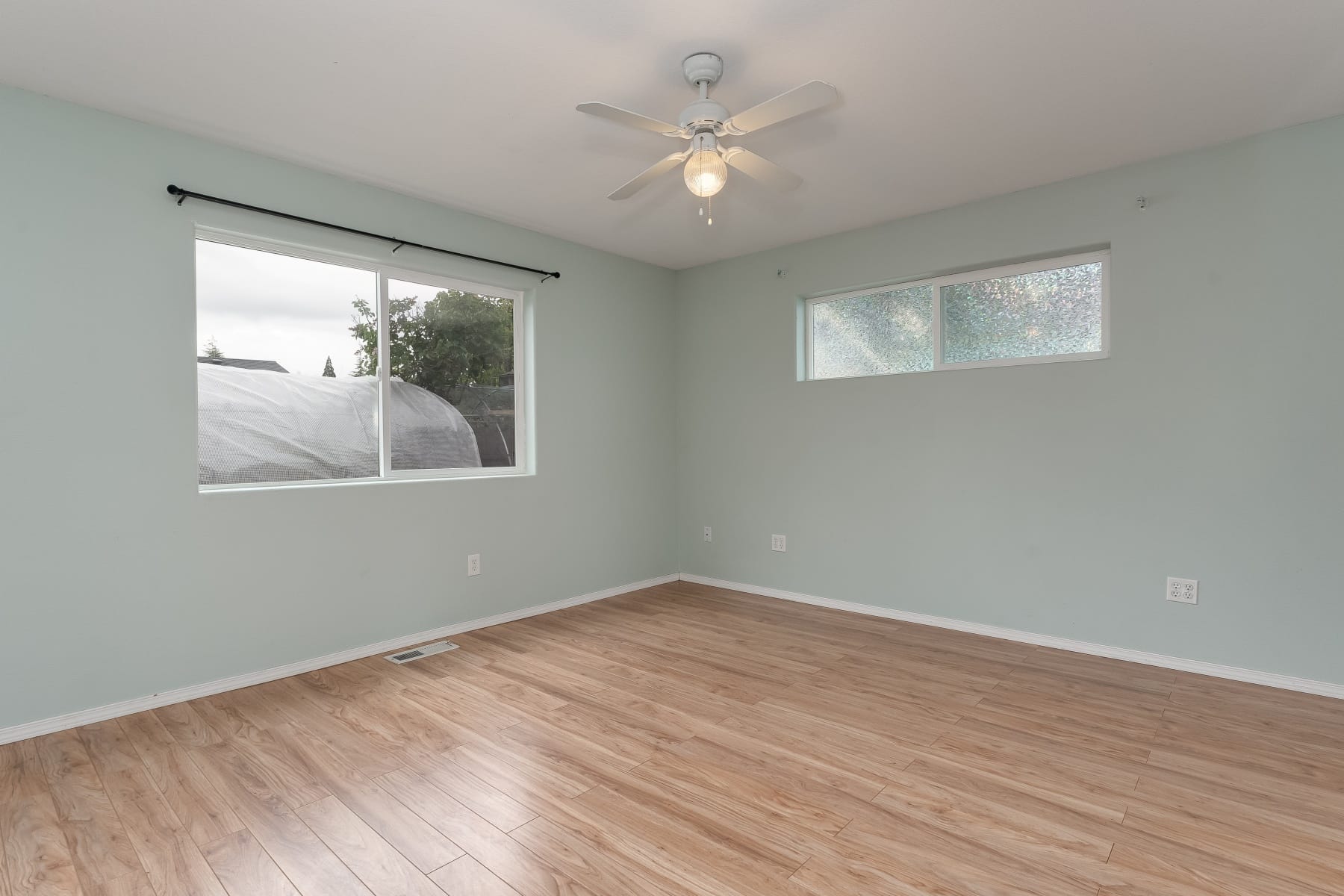  2024 NE POYNTER ST Hillsboro, OR 97124 - 物件實景