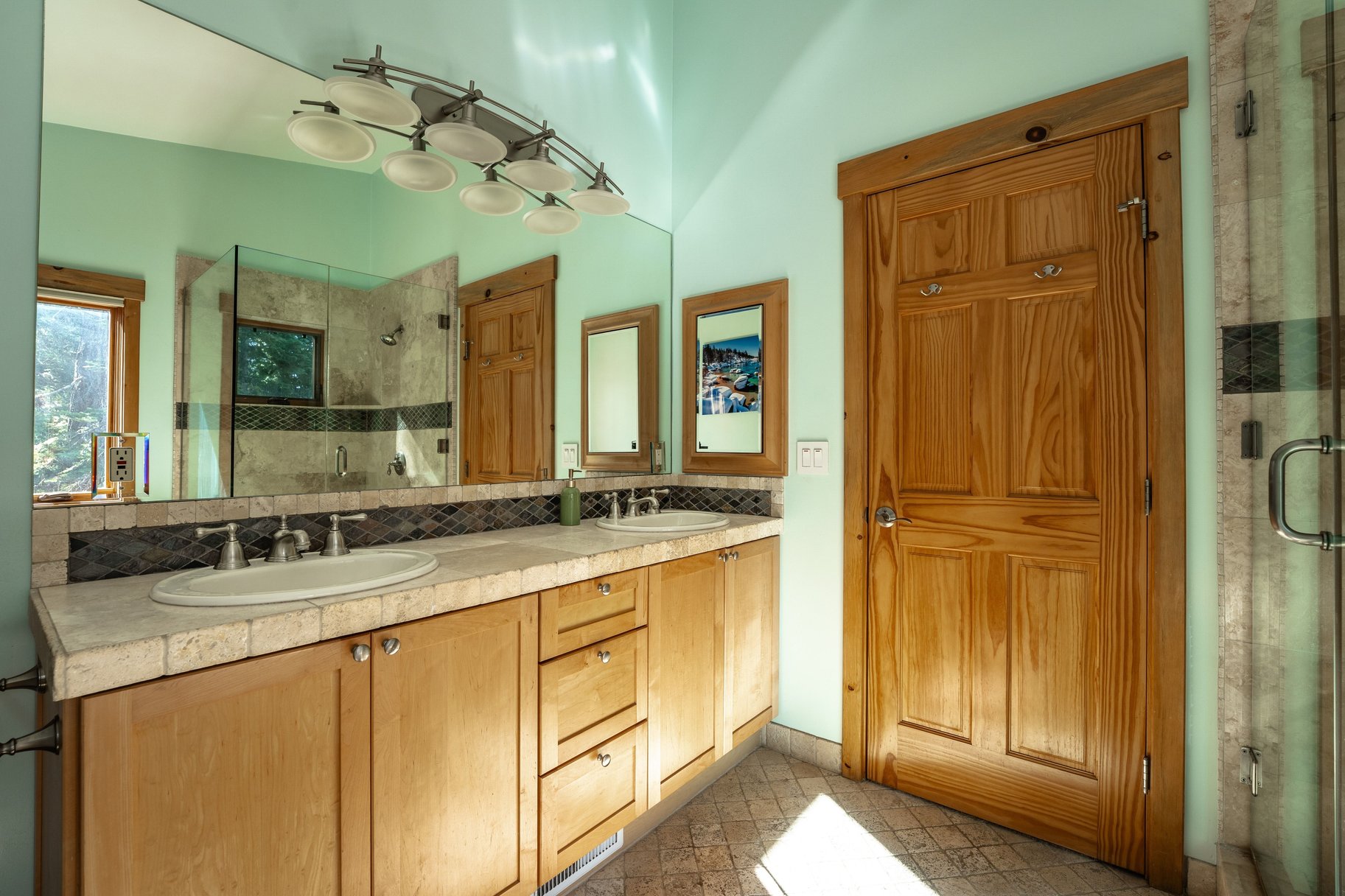  Stylish and Immaculate 4 Bedroom Retreat in Carnelian Bay - 物件實景