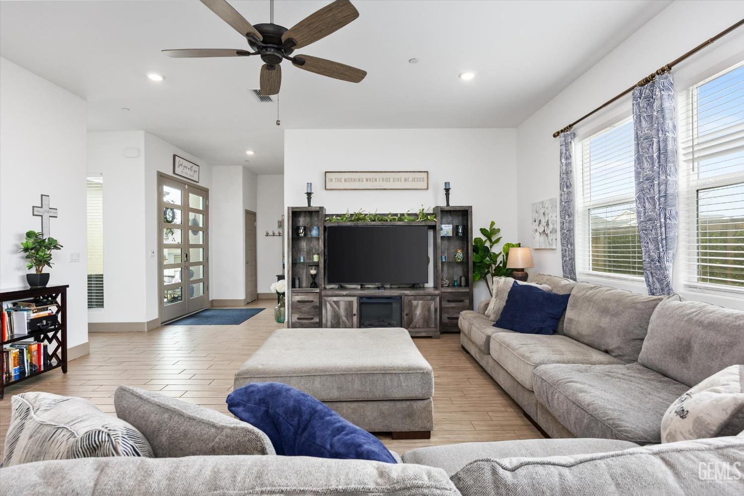 Shafter, California, 93263, United States, 4 Bedrooms Bedrooms, ,3 BathroomsBathrooms,Residential,For Sale,1767586