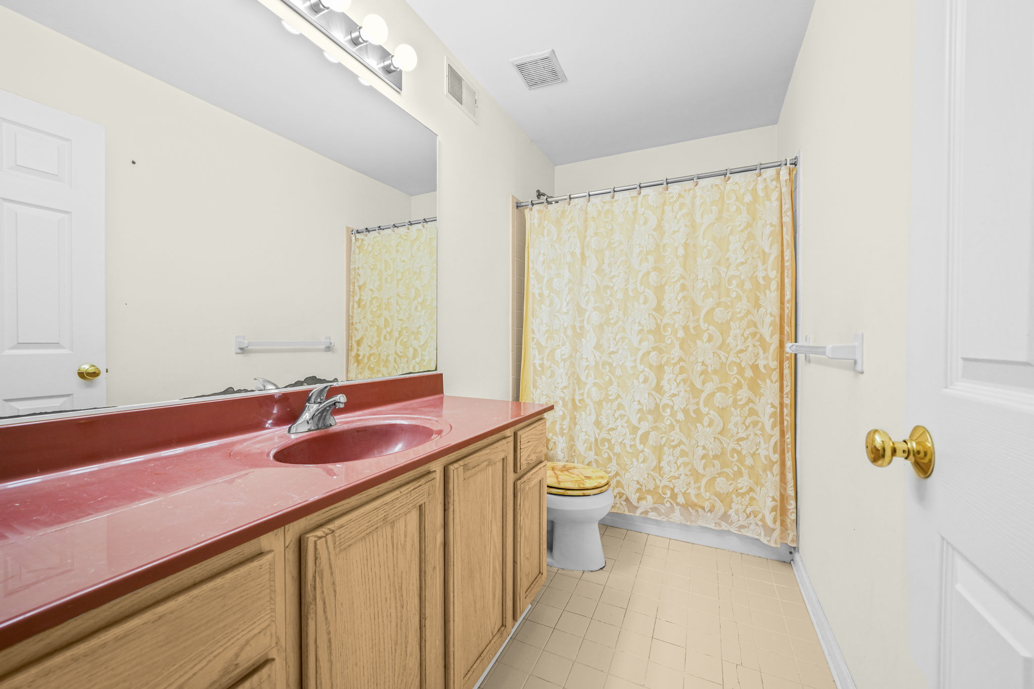 Mount Olive Township, New Jersey, 07828, United States, 4 Bedrooms Bedrooms, ,3 BathroomsBathrooms,Residential,For Sale,1976340