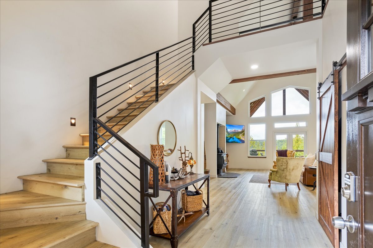 Sagle, Idaho, 83860, United States, 3 Bedrooms Bedrooms, ,4 BathroomsBathrooms,Residential,For Sale,1976949