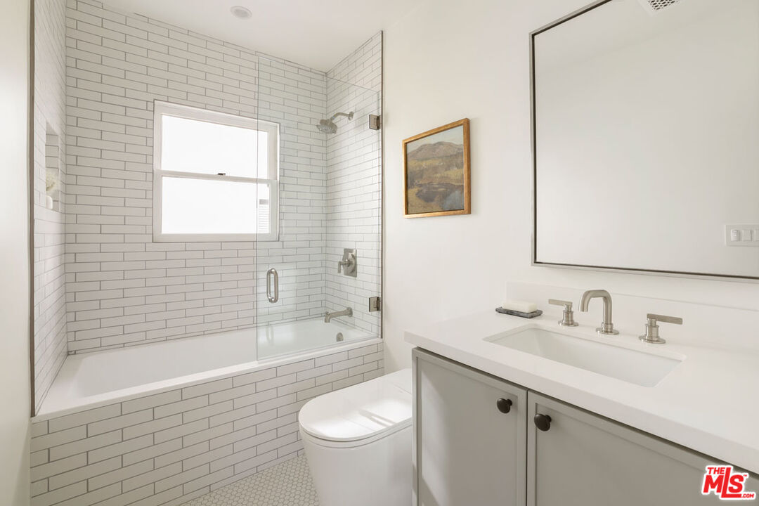 Los Angeles, California, 90036, United States, 2 Bedrooms Bedrooms, ,2 BathroomsBathrooms,Residential,For Sale,2003029