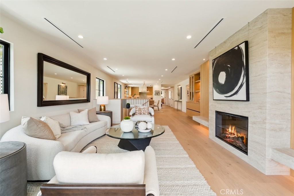 Sherman Oaks, California, 91423, United States, 4 Bedrooms Bedrooms, ,6 BathroomsBathrooms,Residential,For Sale,1960498