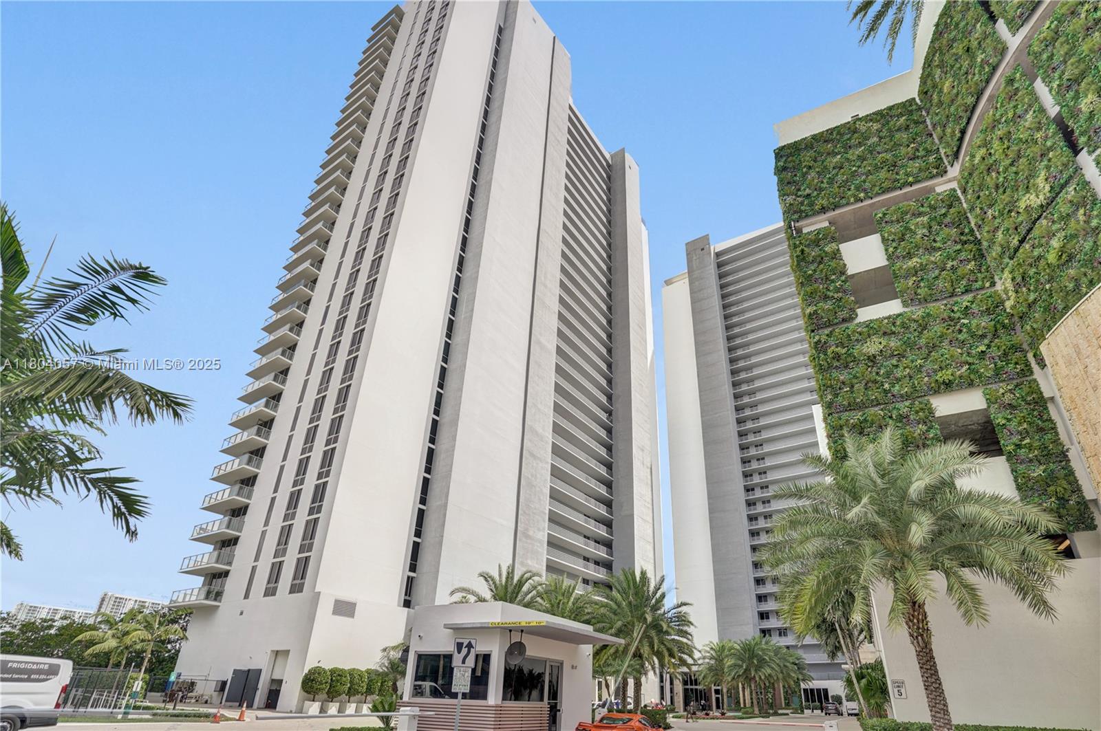 North Miami Beach, Florida, 33160, United States, 2 Bedrooms Bedrooms, ,2 BathroomsBathrooms,Residential,For Sale,1826638