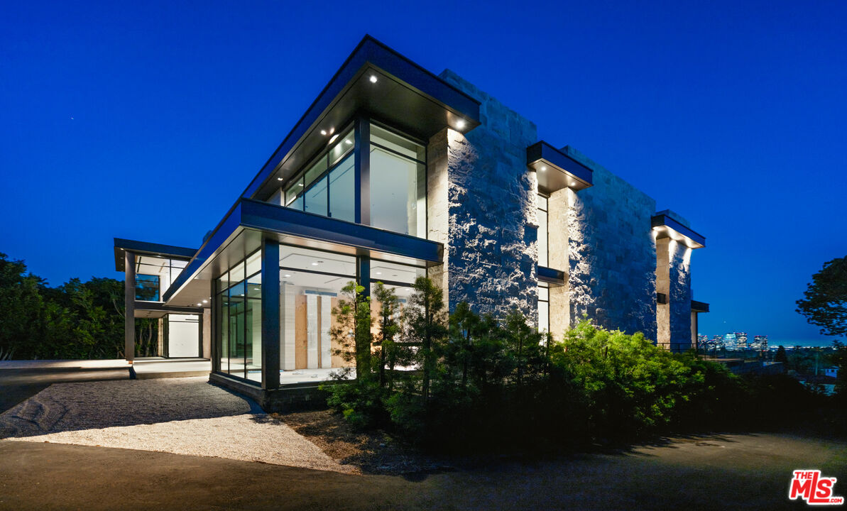 Beverly Hills, California, 90210, United States, 7 Bedrooms Bedrooms, ,14 BathroomsBathrooms,Residential,For Sale,1819726