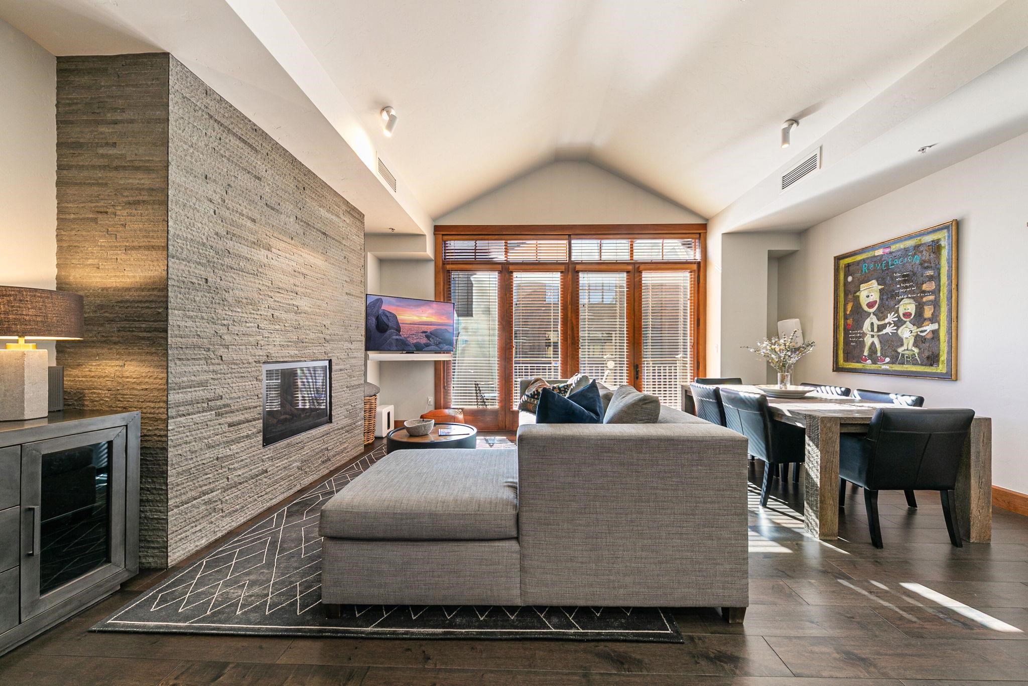 Truckee, California, 96161, United States, 2 Bedrooms Bedrooms, ,2 BathroomsBathrooms,Residential,For Sale,1999045