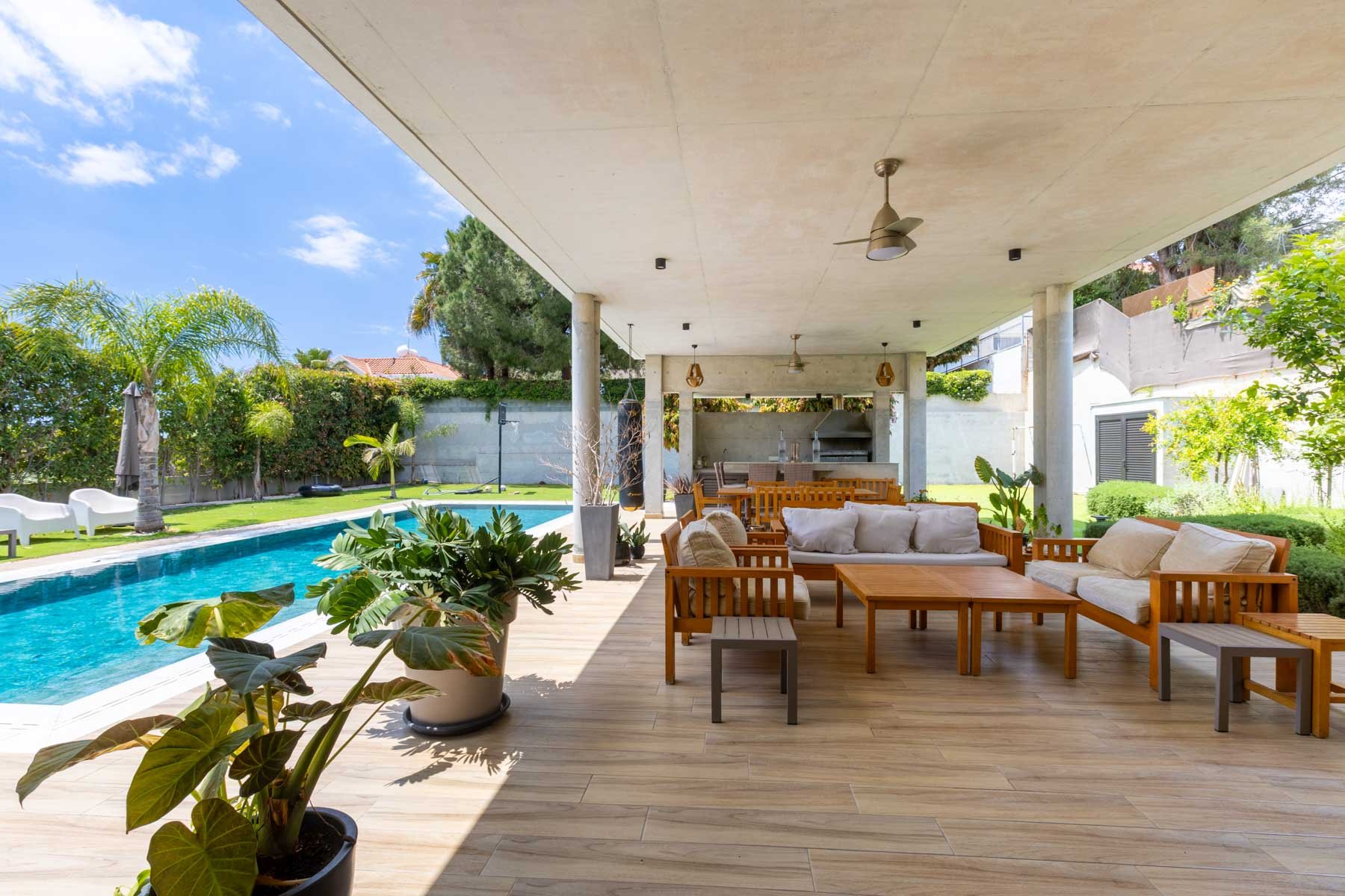  Contemporary 4-Bedroom Villa with Private Pool in Agios Athanasios, Limassol - 物件實景