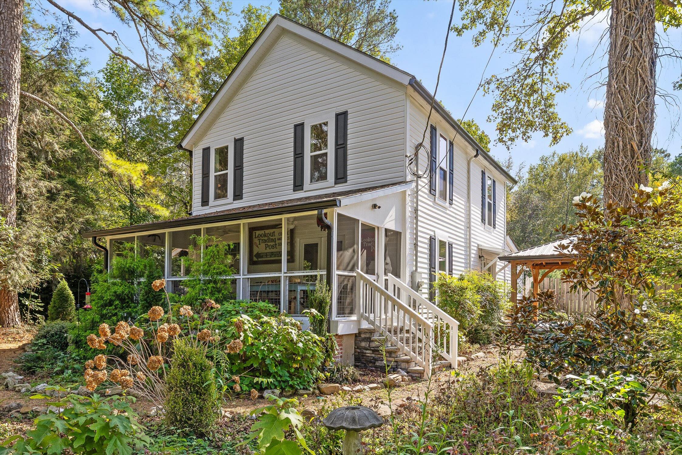 Mentone, Alabama, 35984, United States, 3 Bedrooms Bedrooms, ,2 BathroomsBathrooms,Residential,For Sale,1973723