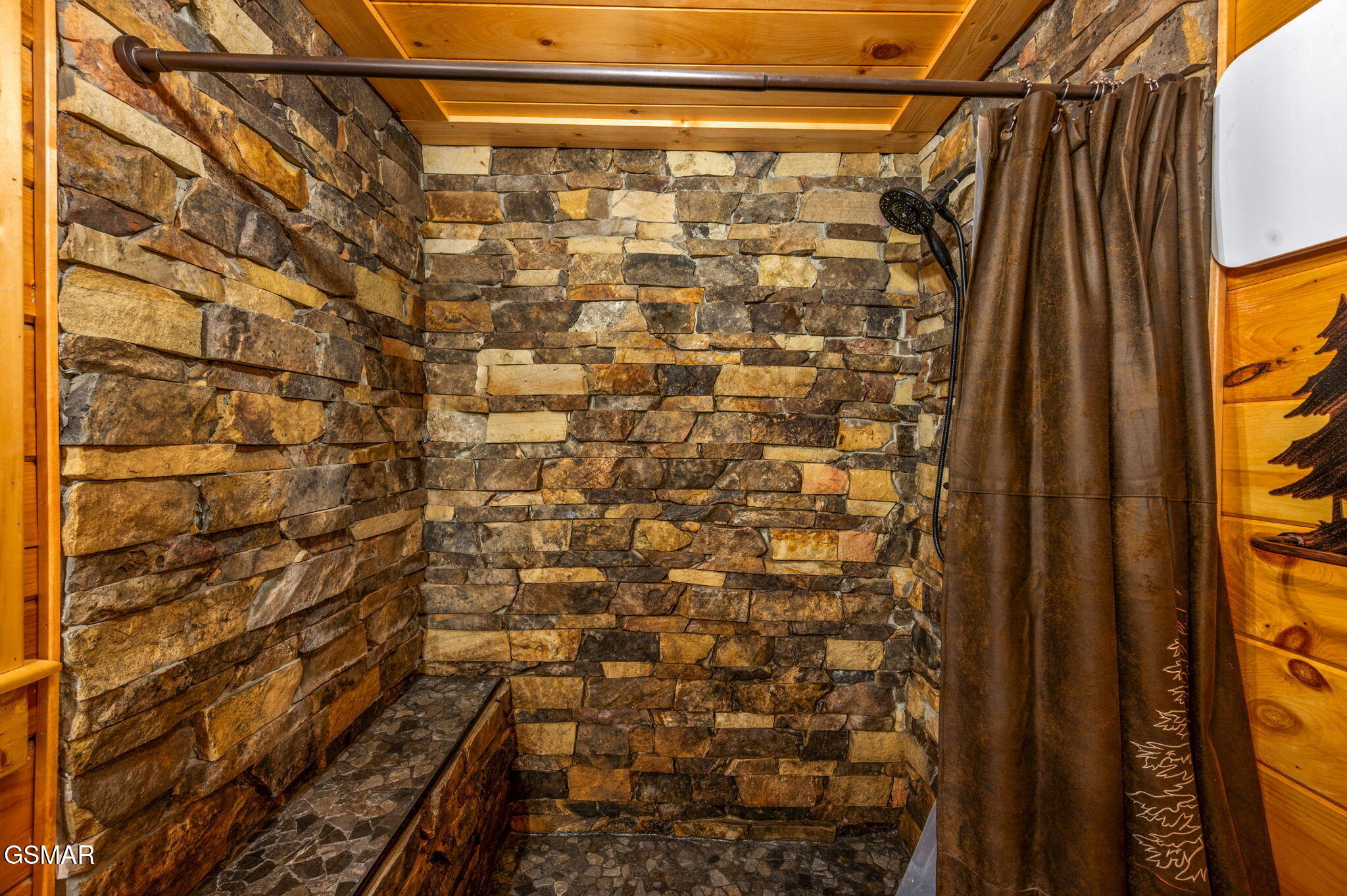 Walland, Tennessee, 37886, United States, 3 Bedrooms Bedrooms, ,4 BathroomsBathrooms,Residential,For Sale,1915065