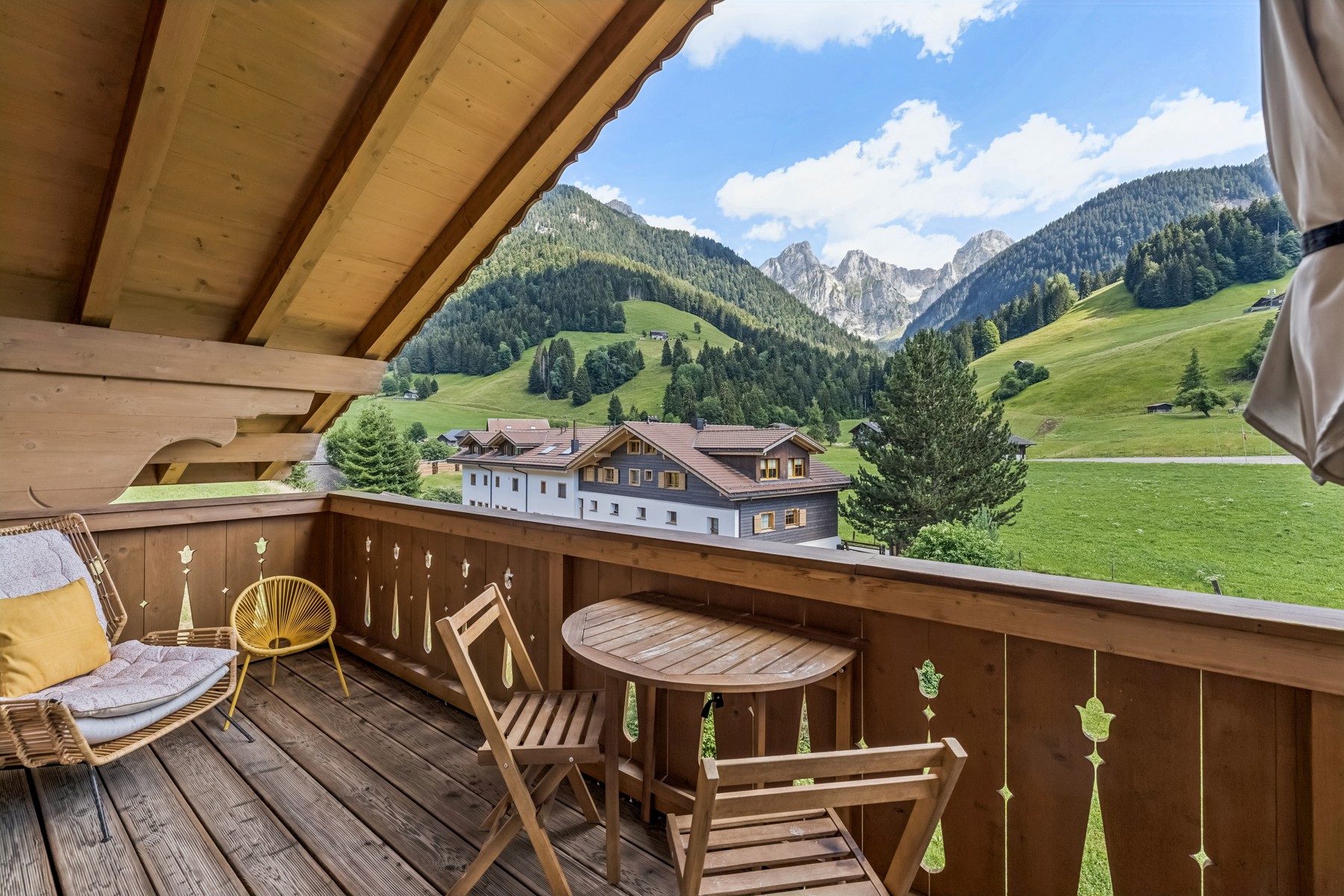  Duplex with breathtaking views—You