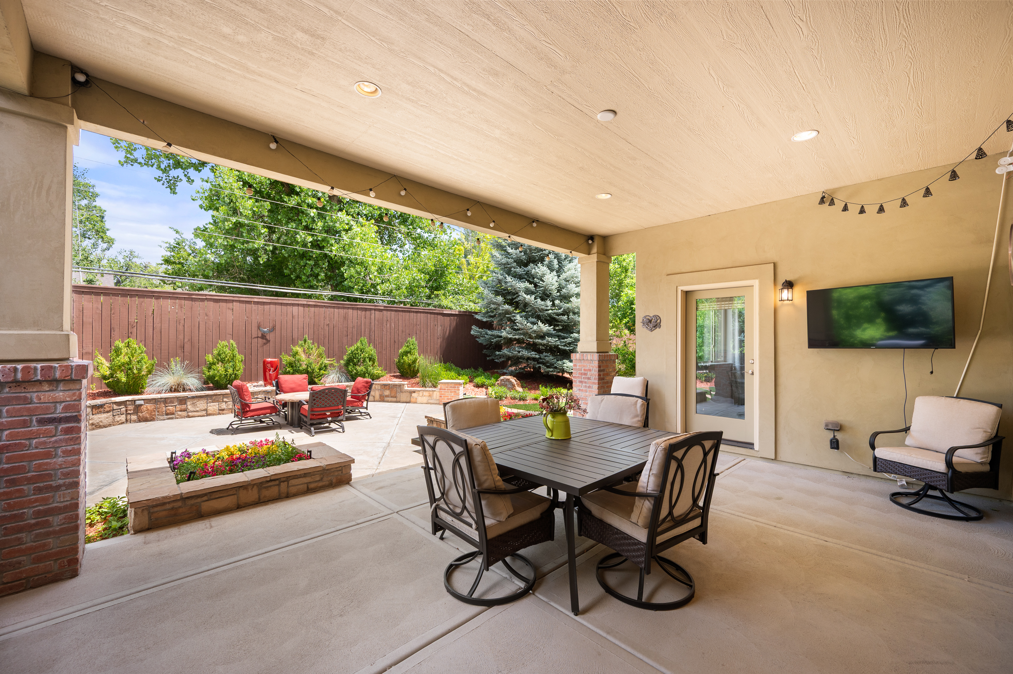  Orchard Park Patio Home with Wolf Kitchen, Spa Suite & Backyard BBQ Oasis - 物件實景