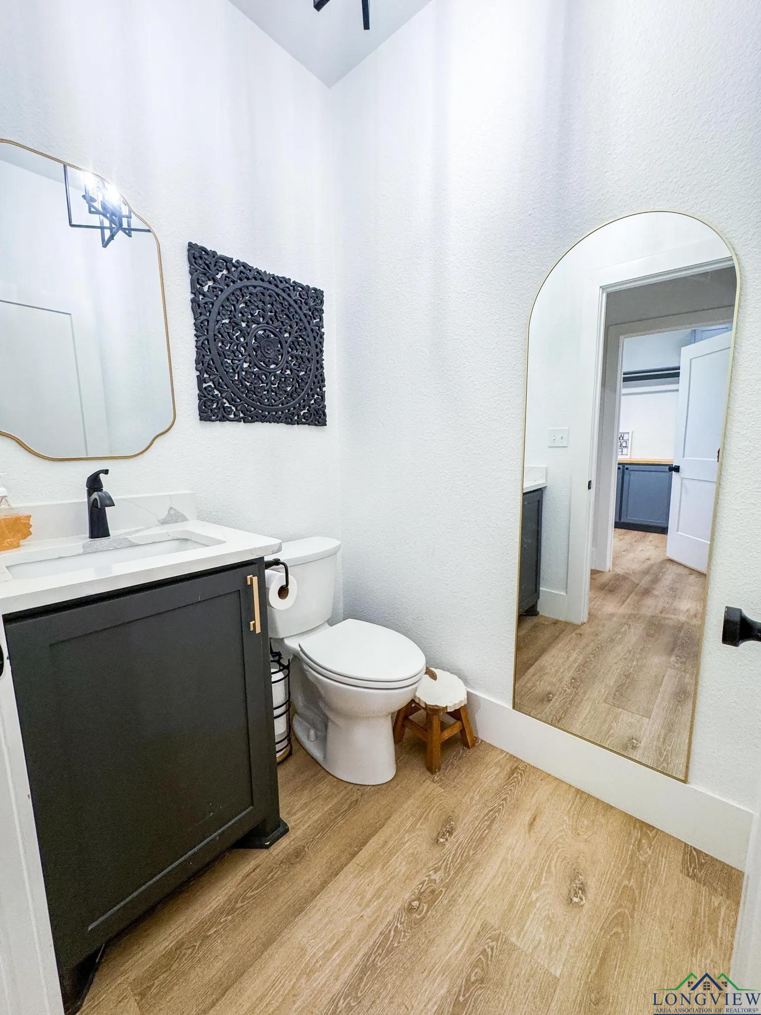 Texarkana, Texas, 75503, United States, 4 Bedrooms Bedrooms, ,4 BathroomsBathrooms,Residential,For Sale,1980394