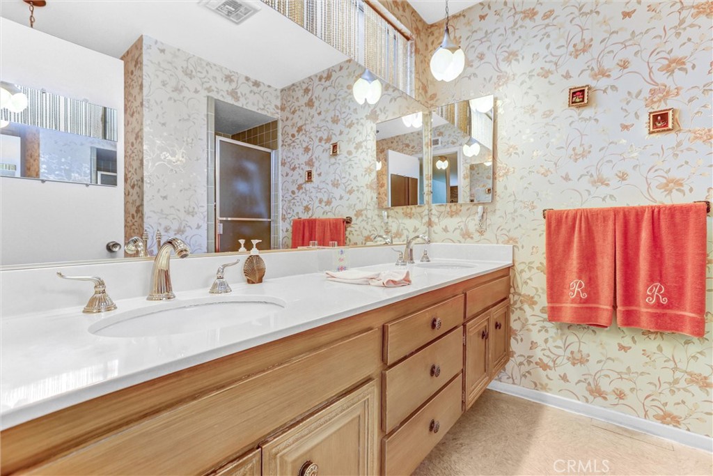 Tarzana, California, 91356, United States, 3 Bedrooms Bedrooms, ,3 BathroomsBathrooms,Residential,For Sale,1986102