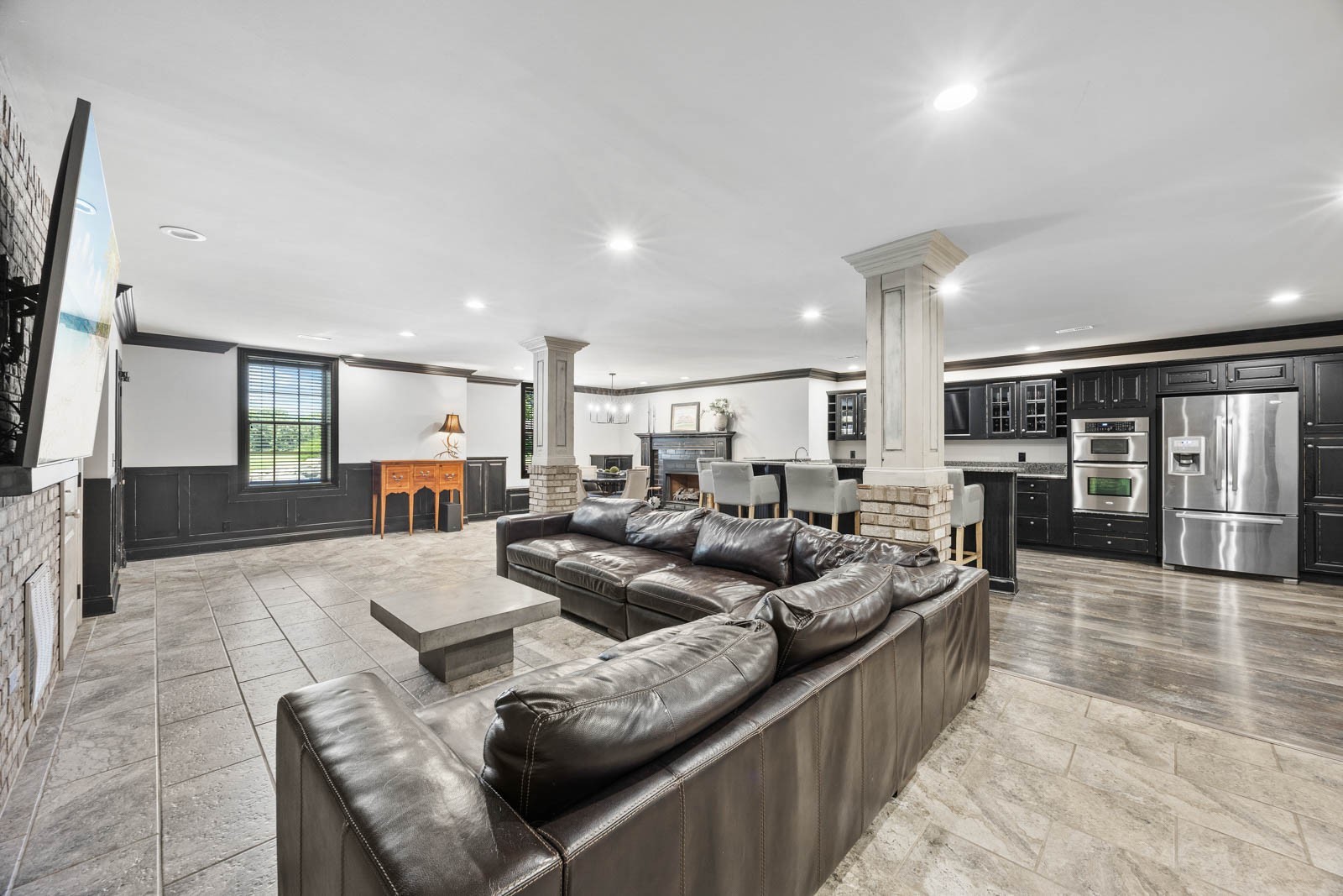 Clarksville, Tennessee, 37043, United States, 4 Bedrooms Bedrooms, ,5 BathroomsBathrooms,Residential,For Sale,1997798