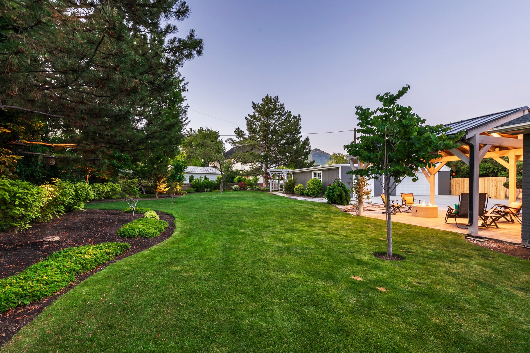  Tastefully Updated Holladay Rambler on .60 acre Manicured Lot - 物件實景