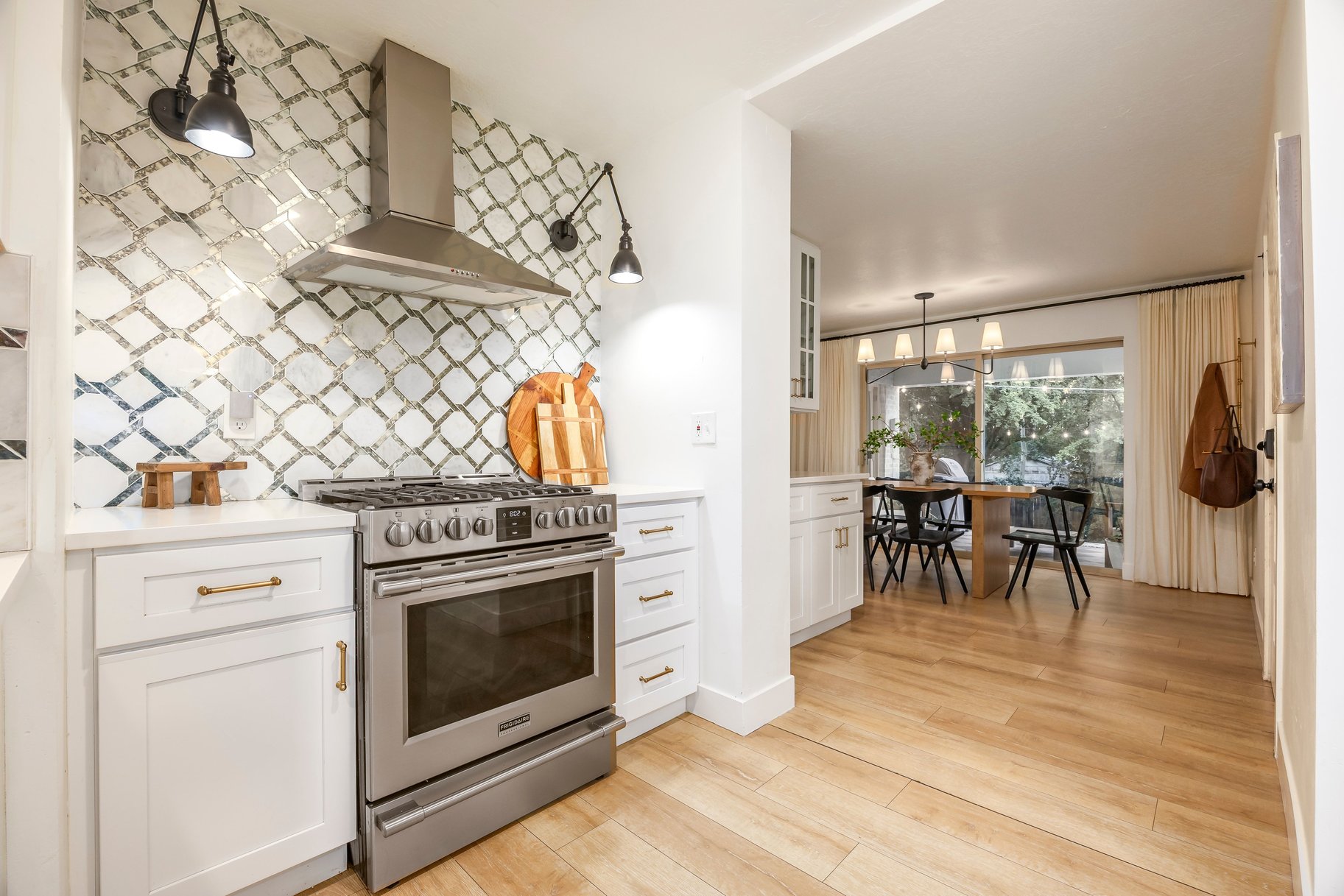  Remodeled Rambler with Outside Basement Entrance - 物件實景