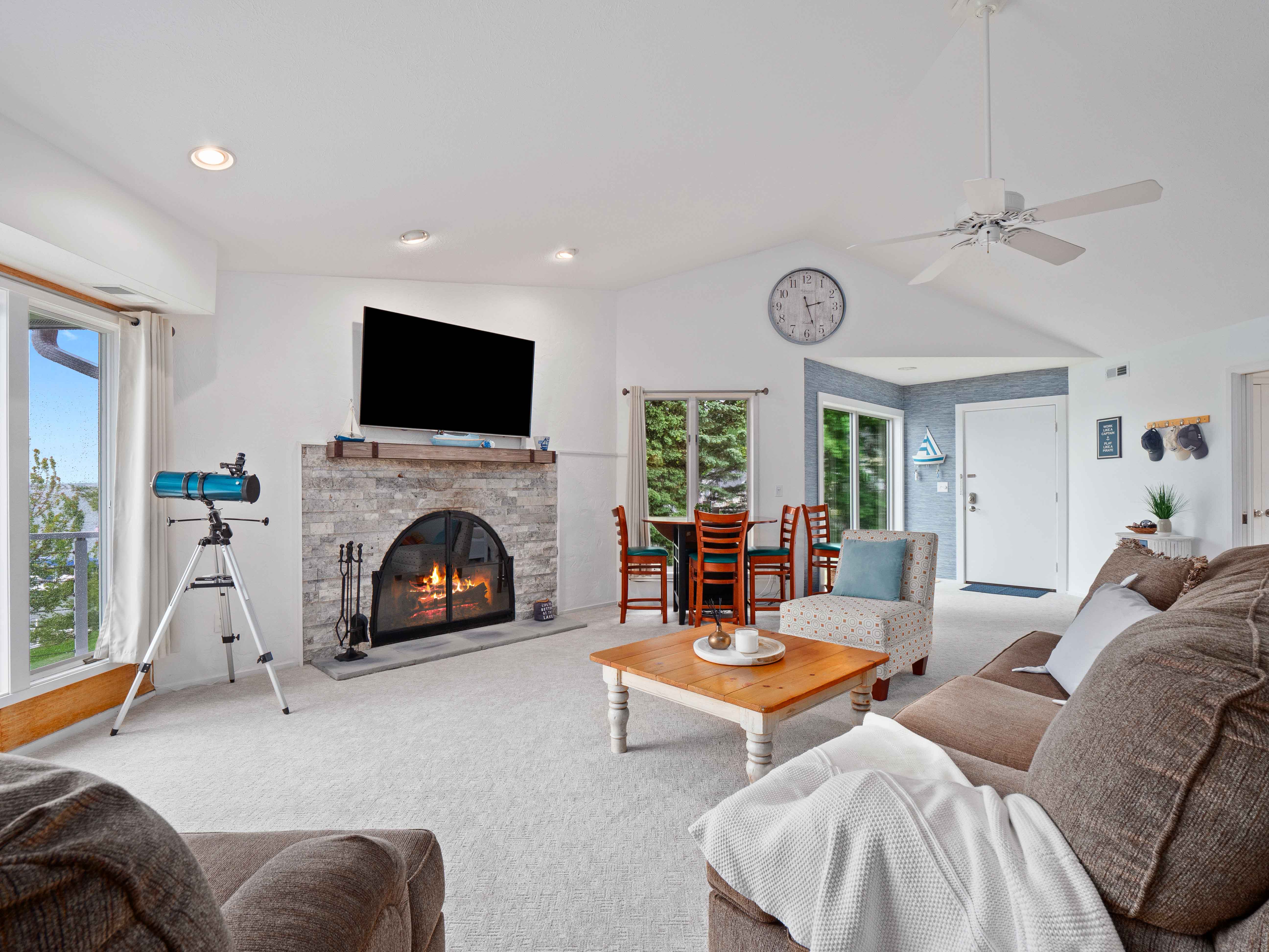  Three Bedroom Condo on Lake Wawasee with Private Boat Slip - 物件實景