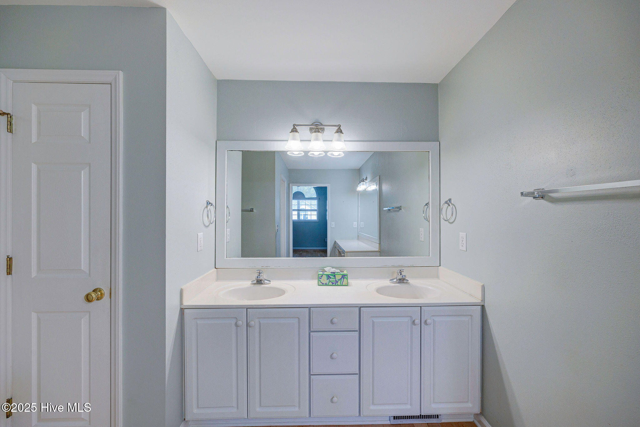 Carolina Beach, North Carolina, 28428, United States, 2 Bedrooms Bedrooms, ,2 BathroomsBathrooms,Residential,For Sale,1956851