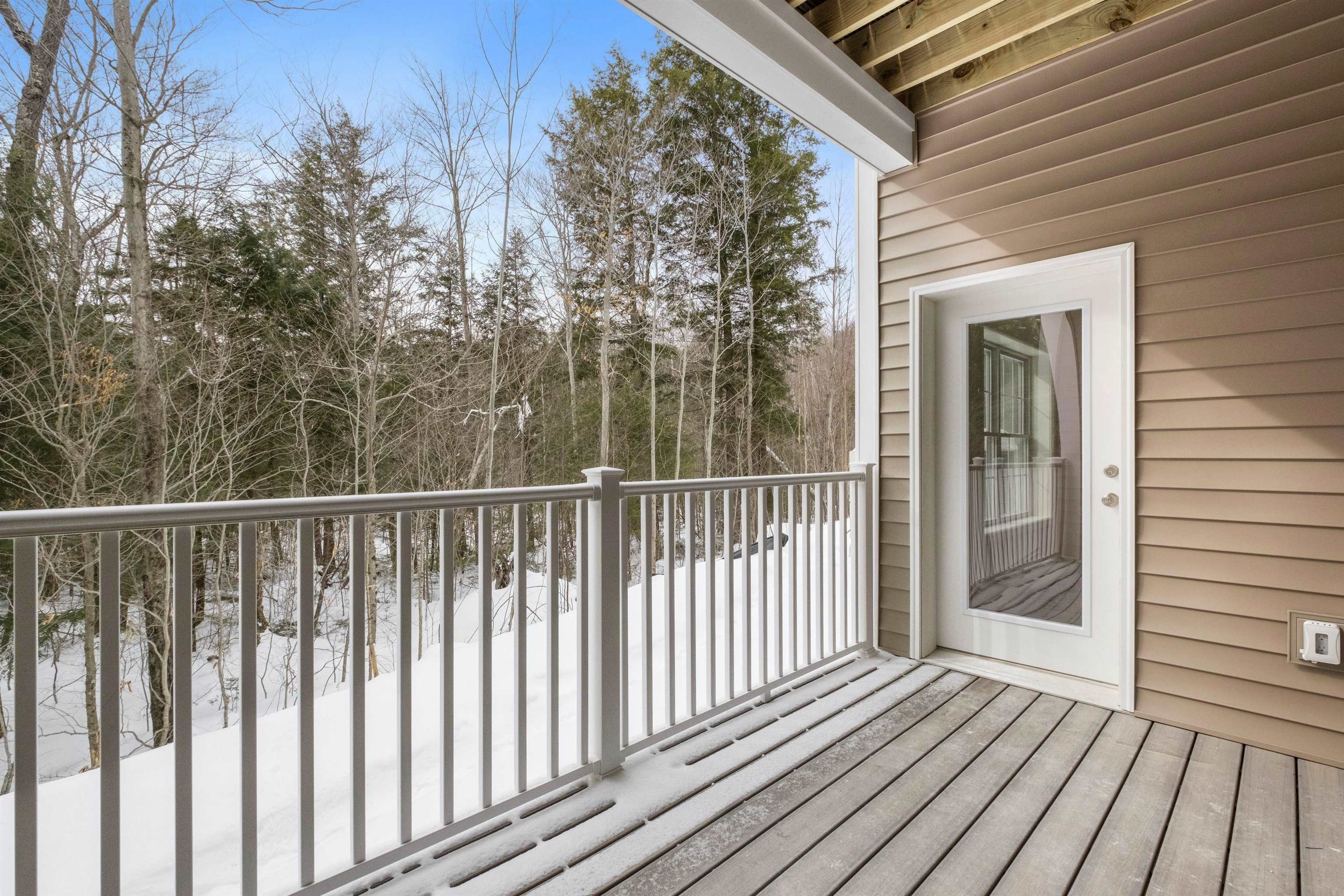 Lincoln, New Hampshire, 03251, United States, 3 Bedrooms Bedrooms, ,2 BathroomsBathrooms,Residential,For Sale,1937104