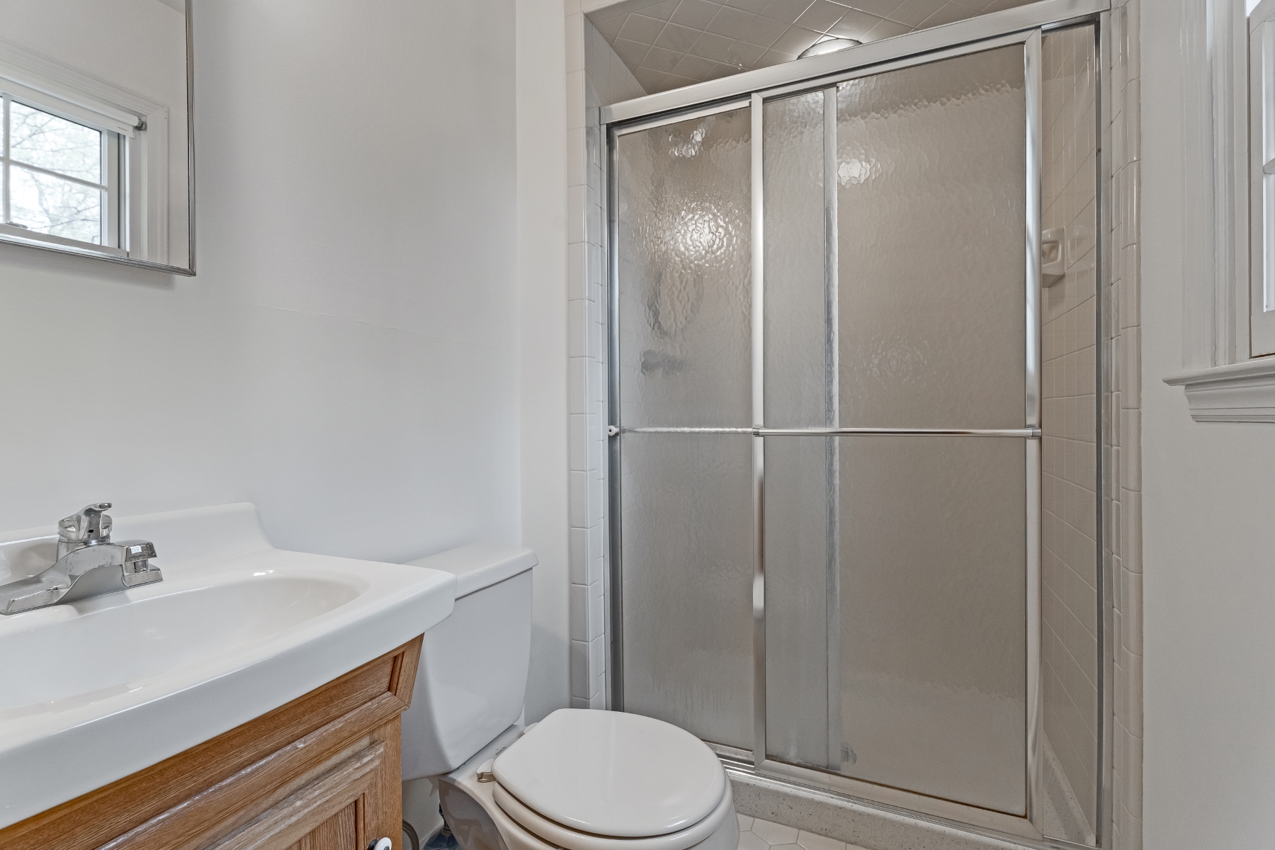  Traditional Center Hall Colonial Located on Lovely Cul-de-Sac - 物件實景