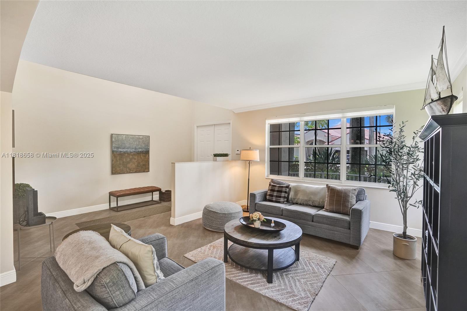 Weston, Florida, 33327, United States, 6 Bedrooms Bedrooms, ,4 BathroomsBathrooms,Residential,For Sale,1850132