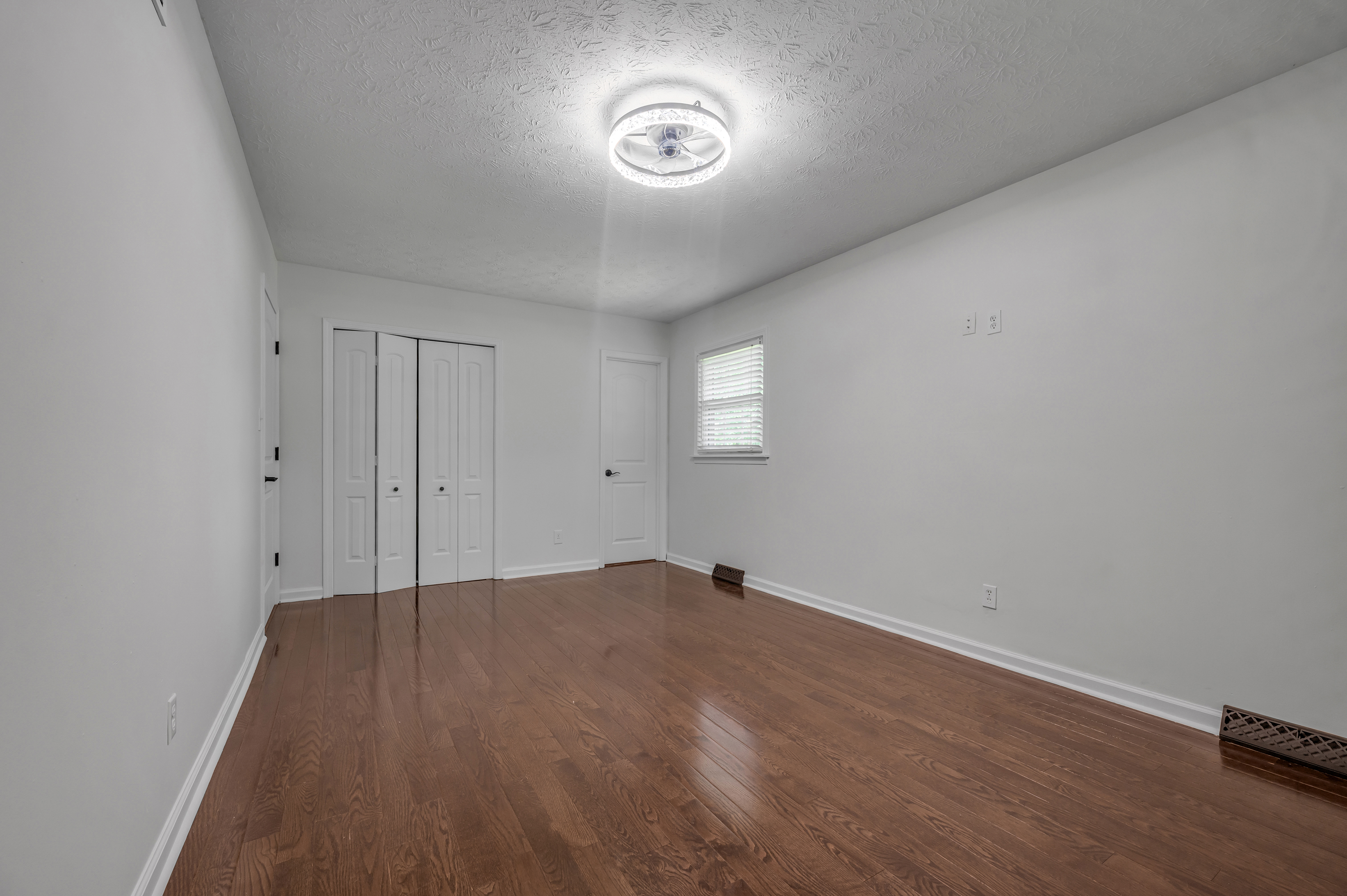  568 Merrimac Drive - 物件實景