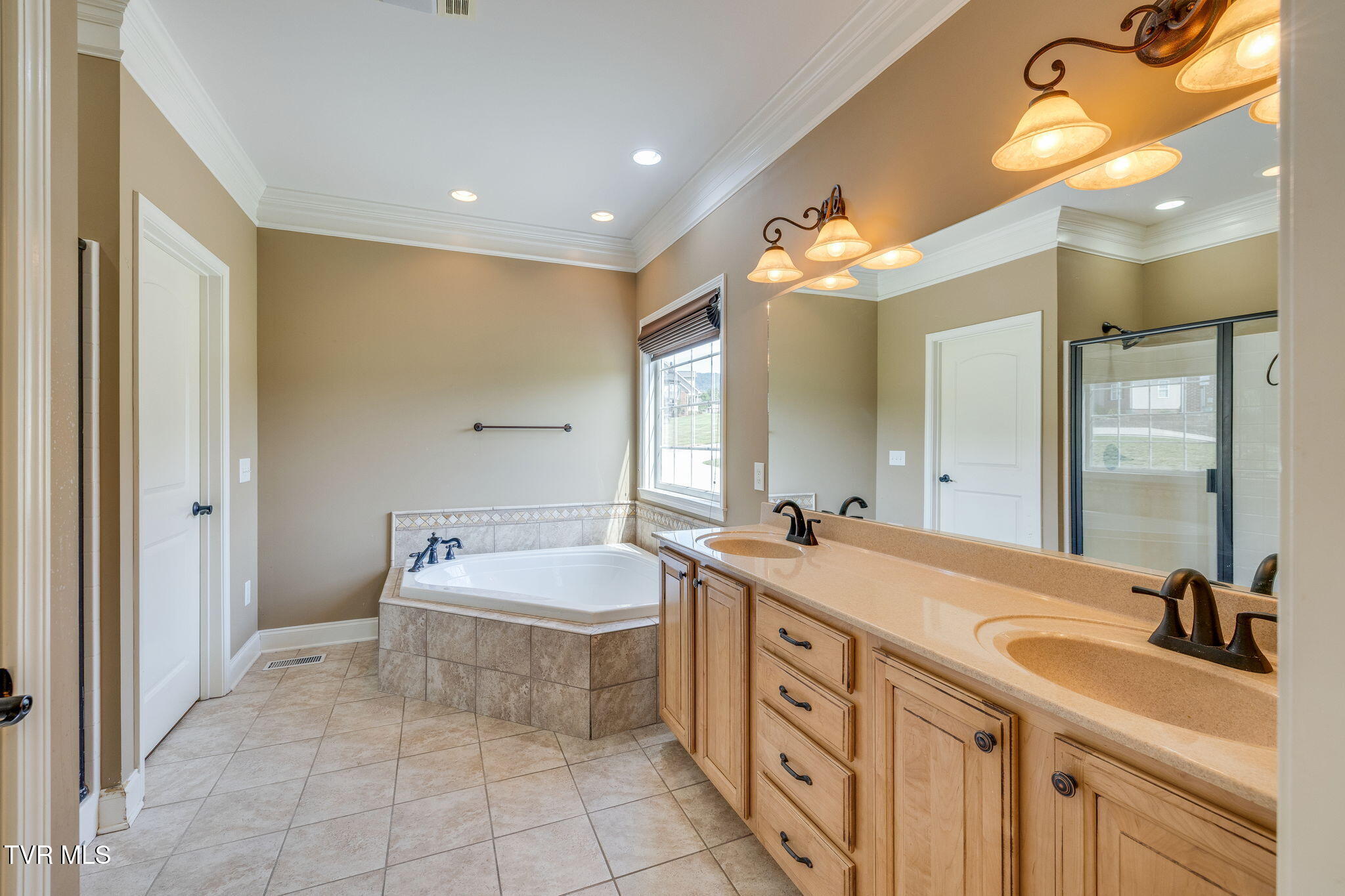 Kingsport, Tennessee, 37660, United States, 3 Bedrooms Bedrooms, ,4 BathroomsBathrooms,Residential,For Sale,1984458