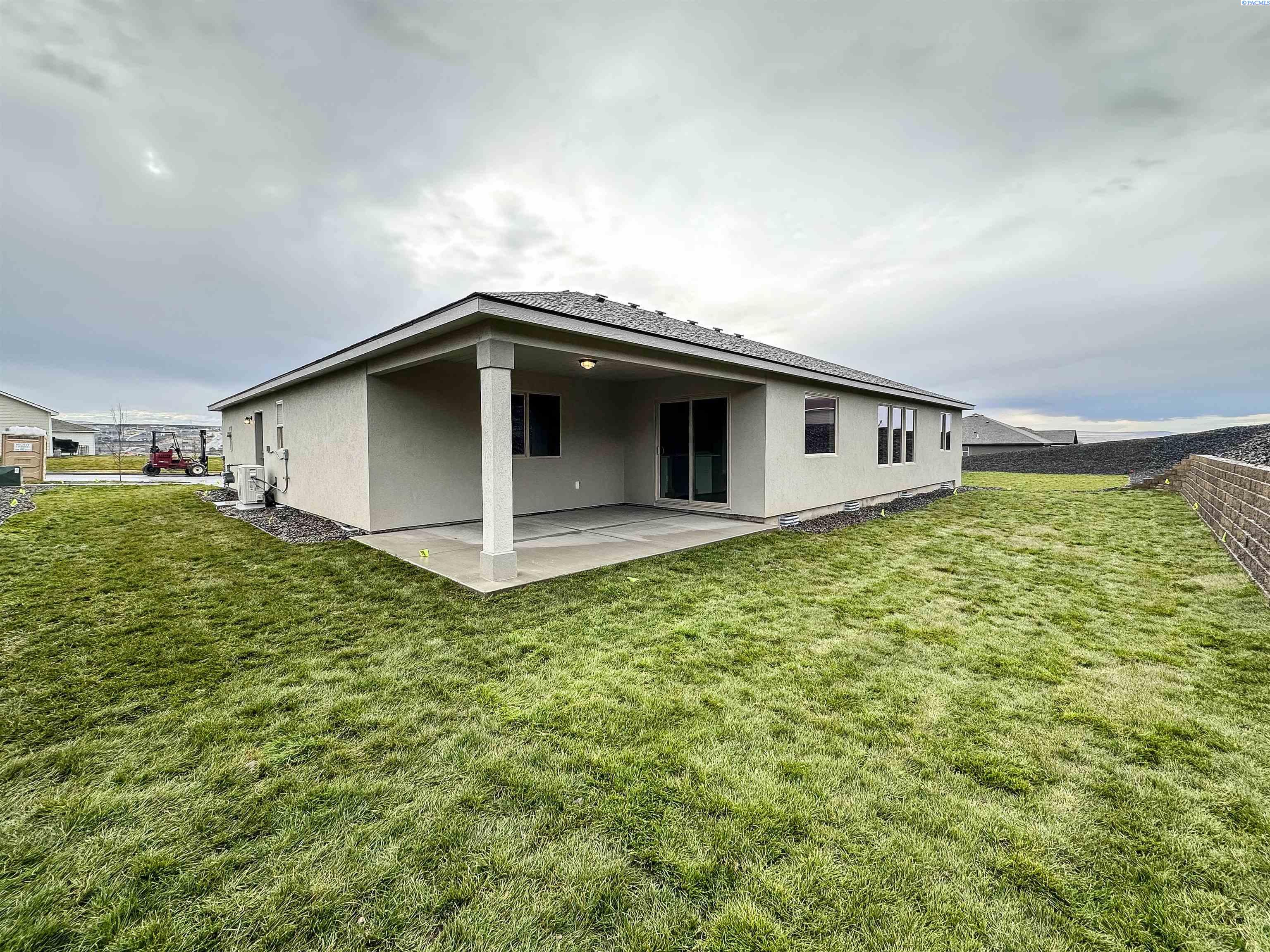 Kennewick, Washington, 99338, United States, 4 Bedrooms Bedrooms, ,1 BathroomBathrooms,Residential,For Sale,1933332