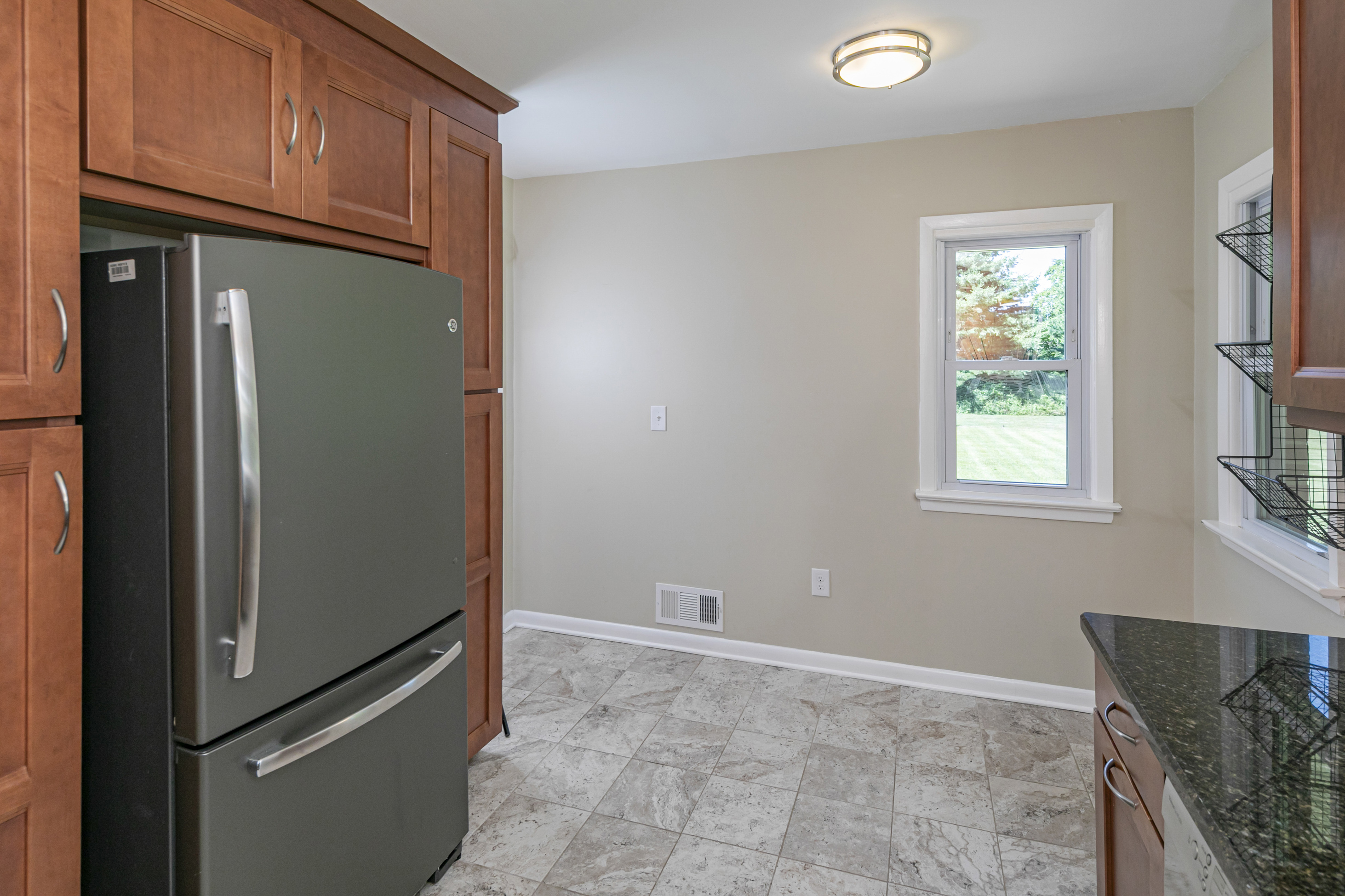  Move-In Ready Ranch in a Terrific Location - 物件實景