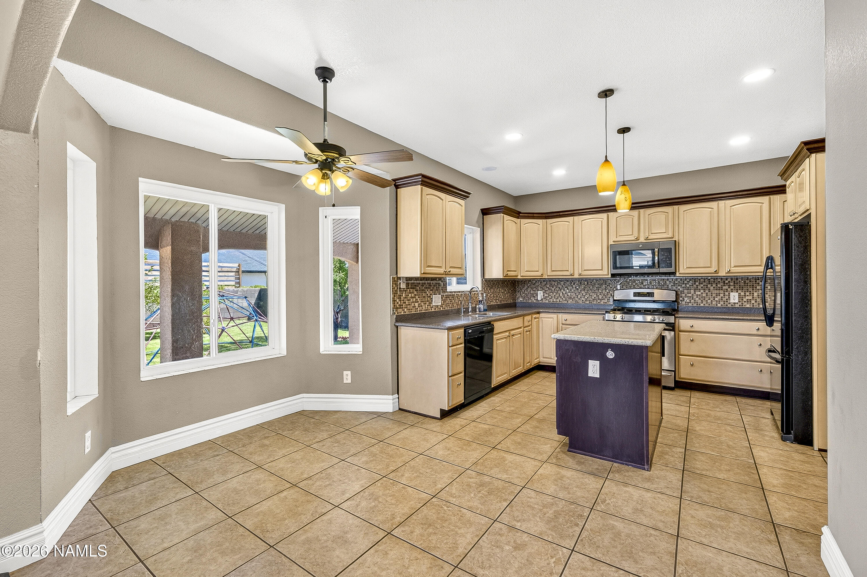  1914 Round House Drive, Winslow, AZ, 86047 - 物件實景