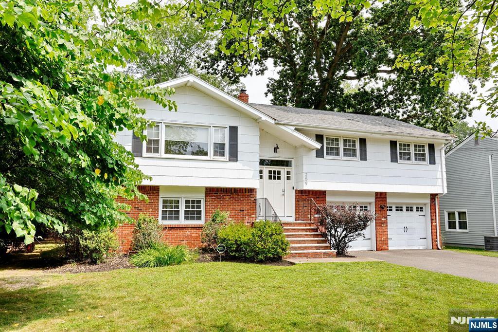 Ramsey, New Jersey, 07446, United States, 4 Bedrooms Bedrooms, ,3 BathroomsBathrooms,Residential,For Sale,1911105