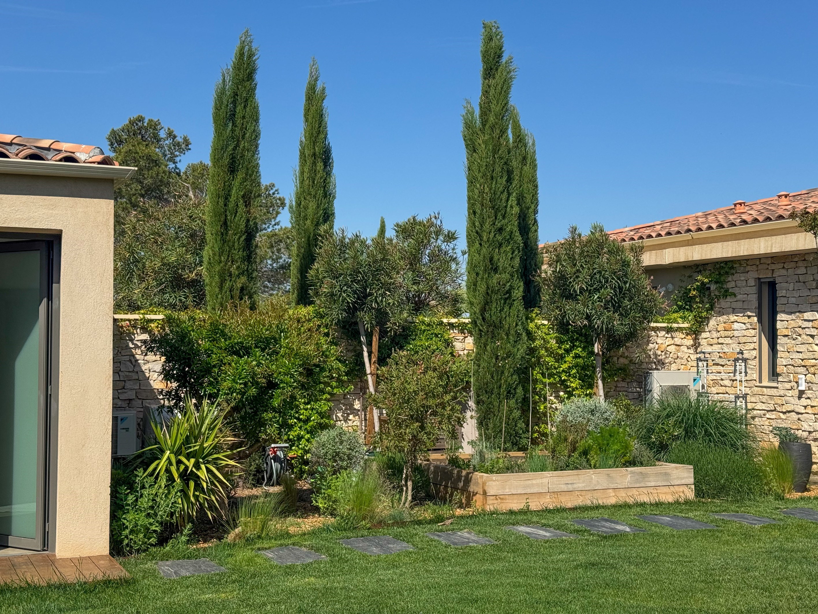  Elegant single-storey villa – 225 sqm of living space – 1,500 sqm landscaped gr… - 物件實景