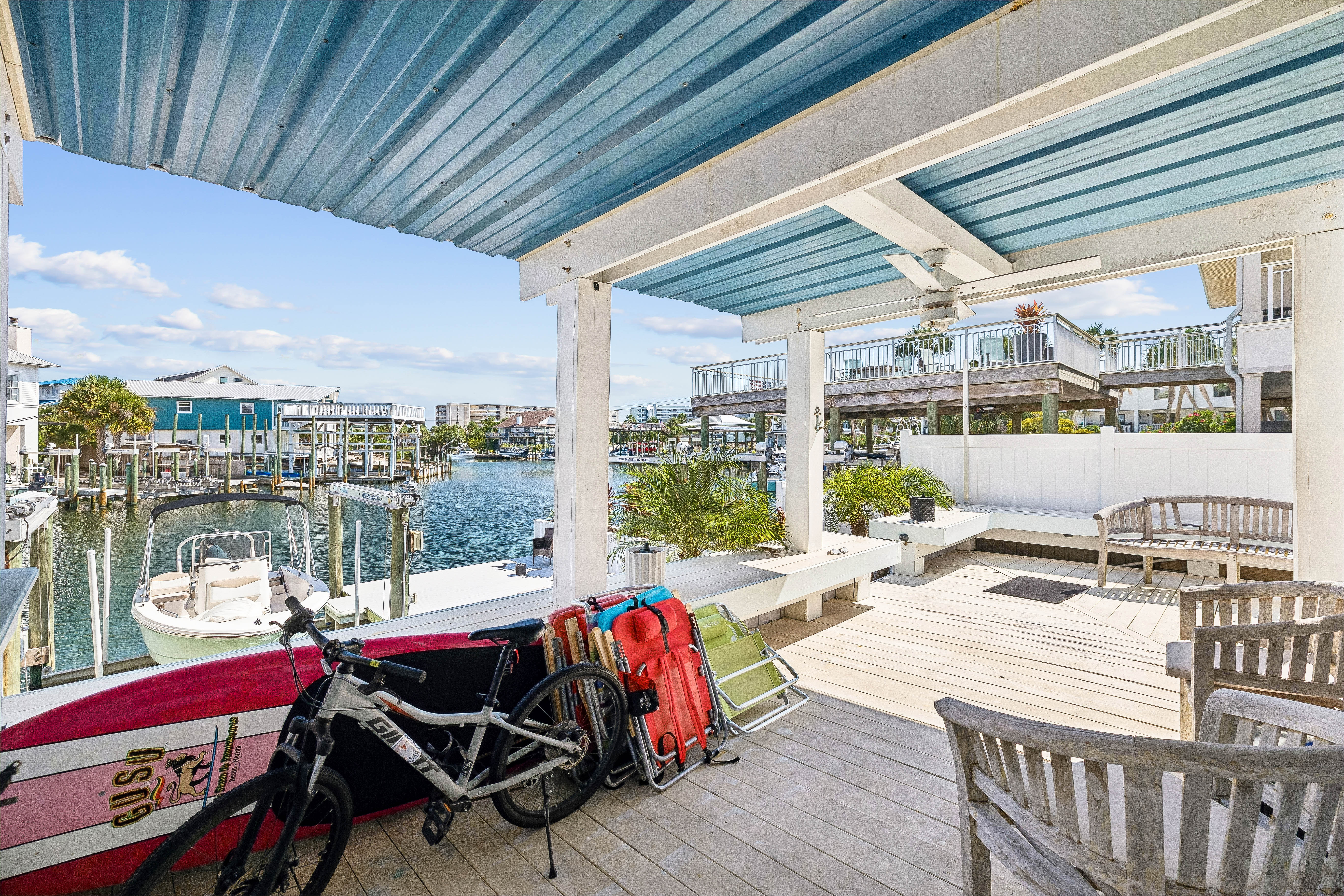  Renovated Harborfront Townhome With 40-Foot Boat Slip - 物件實景