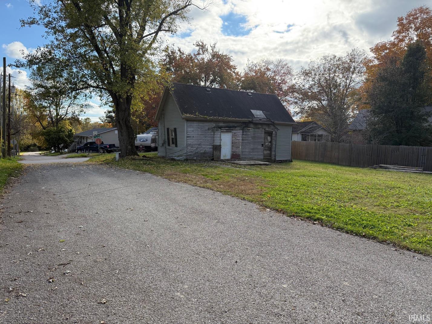 Washington St, Chandler, IN 47610