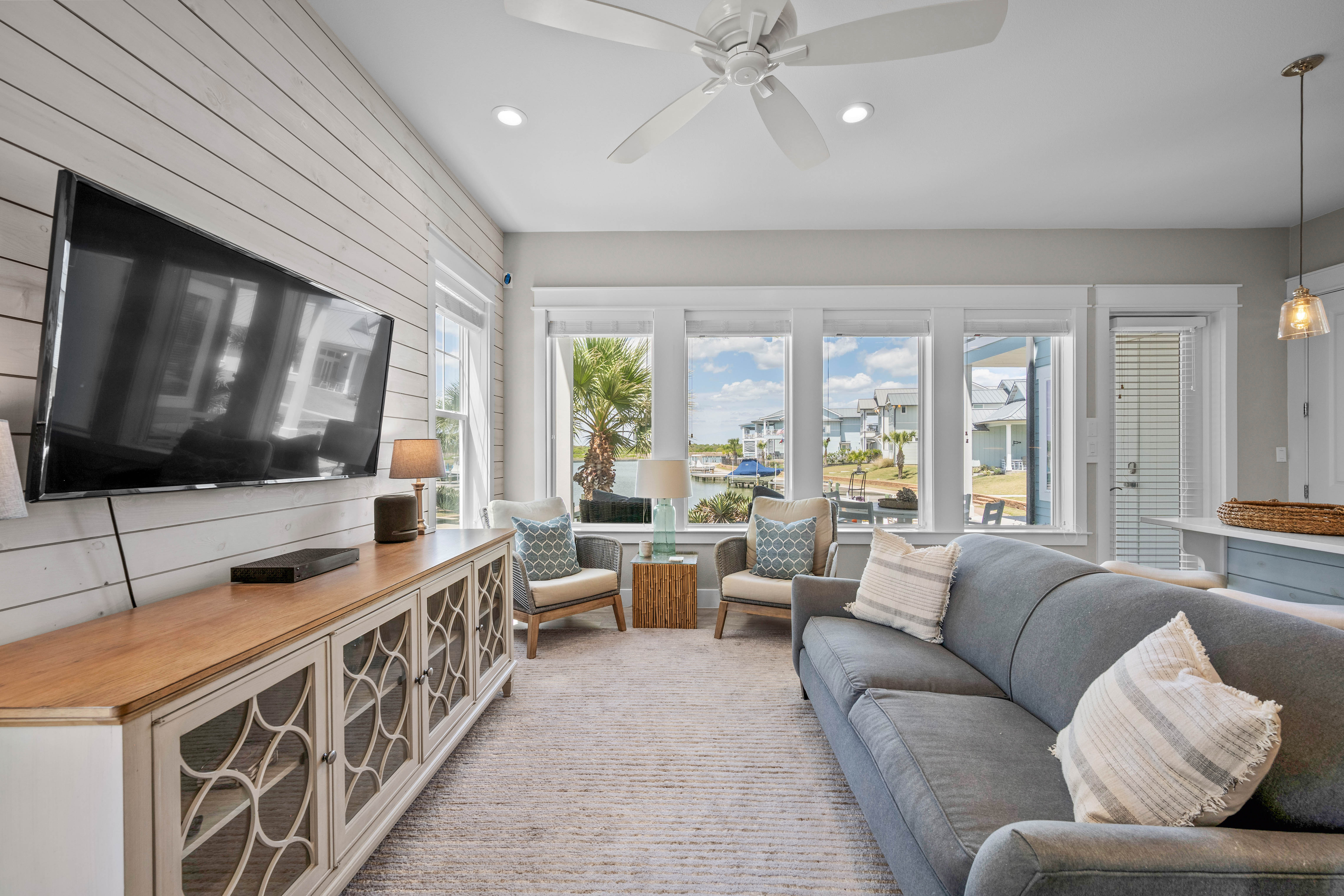  Relaxing 4BR Waterfront Condo - 物件實景