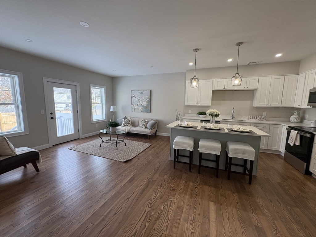 Worcester, Massachusetts, 01606, United States, 3 Bedrooms Bedrooms, ,3 BathroomsBathrooms,Residential,For Sale,1992999