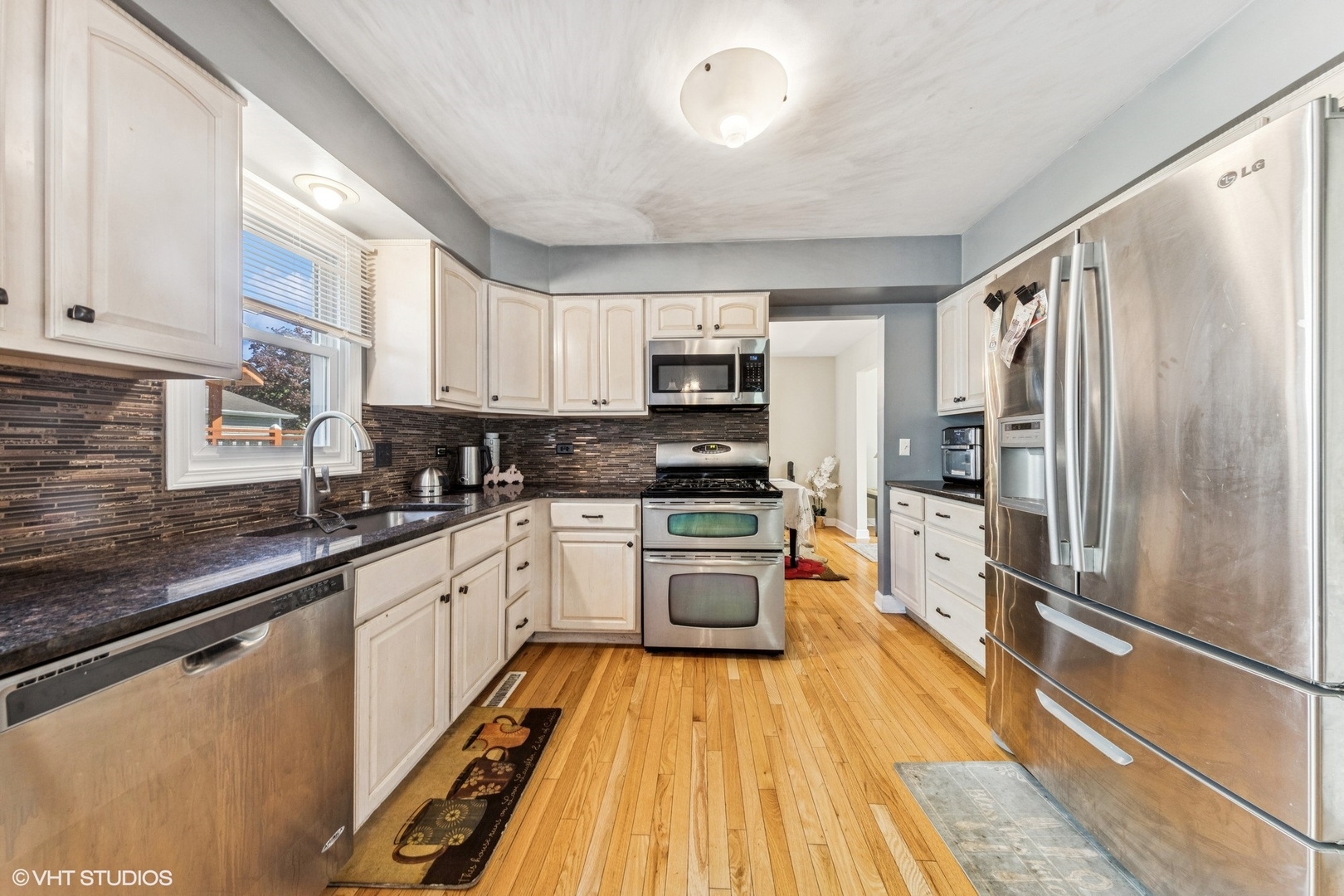 Glen Ellyn, Illinois, 60137, United States, 4 Bedrooms Bedrooms, ,3 BathroomsBathrooms,Residential,For Sale,1827602