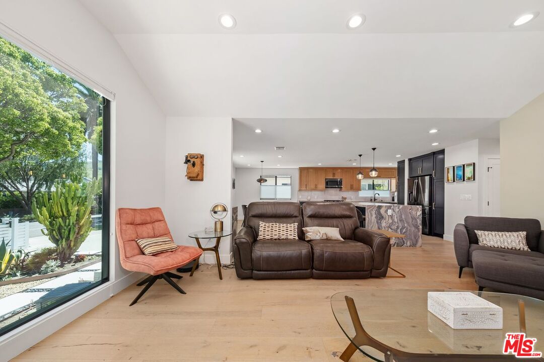 Culver City, California, 90232, United States, 3 Bedrooms Bedrooms, ,2 BathroomsBathrooms,Residential,For Sale,1911213