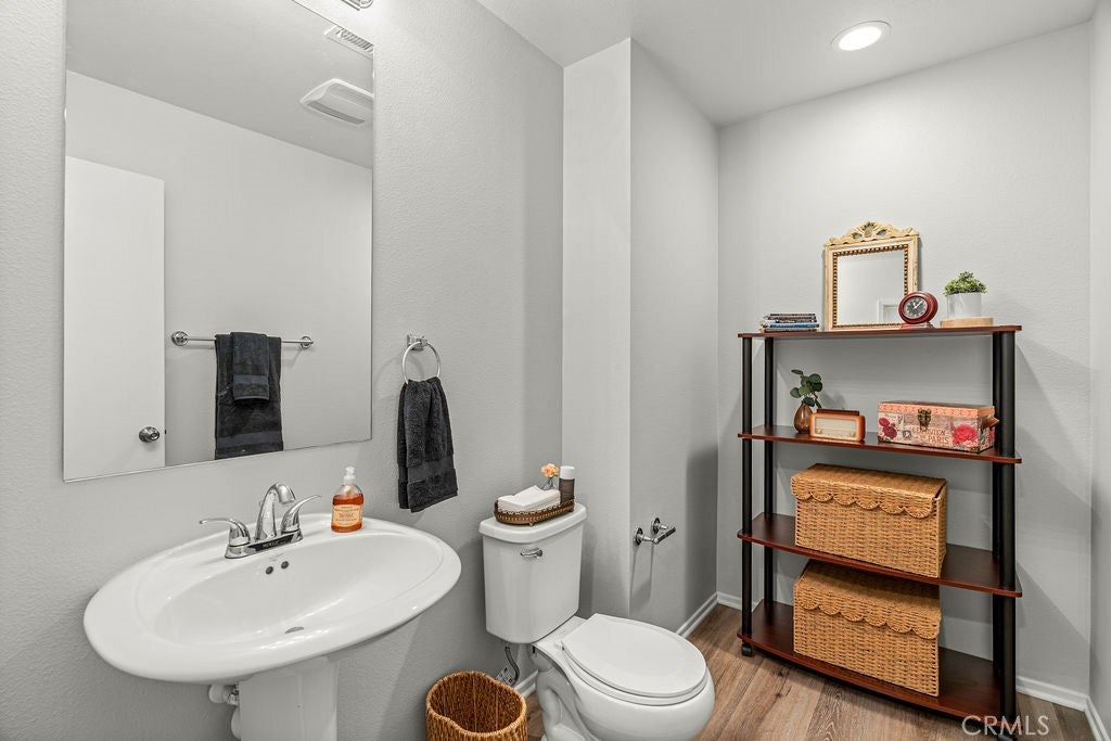 Lake Elsinore, California, 92532, United States, 3 Bedrooms Bedrooms, ,3 BathroomsBathrooms,Residential,For Sale,1979184