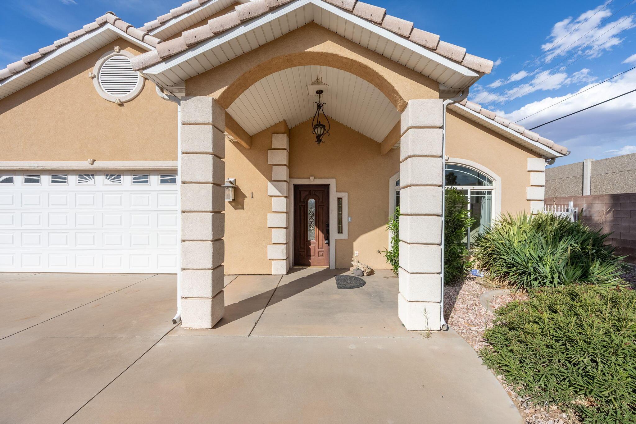 Hurricane, Utah, 84737, United States, 2 Bedrooms Bedrooms, ,3 BathroomsBathrooms,Residential,For Sale,1842468