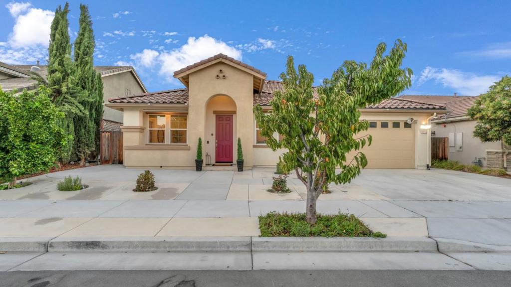 Hollister, California, 95023, United States, 4 Bedrooms Bedrooms, ,2 BathroomsBathrooms,Residential,For Sale,1935586