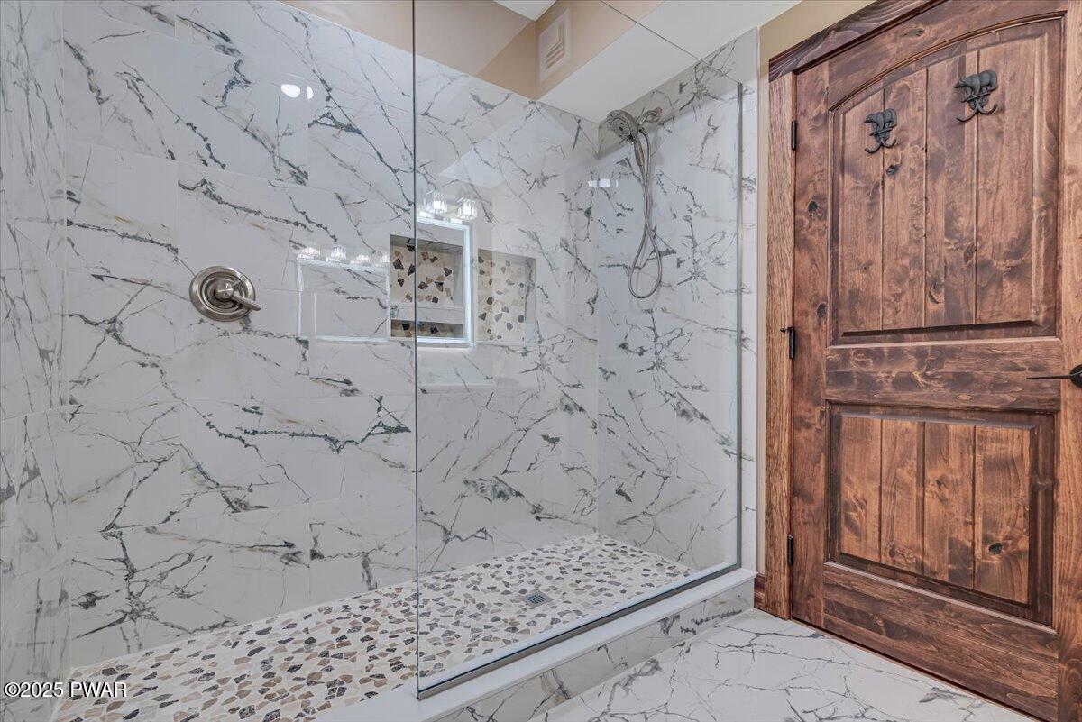 Lake Ariel, Pennsylvania, 18436, United States, 6 Bedrooms Bedrooms, ,4 BathroomsBathrooms,Residential,For Sale,2005698