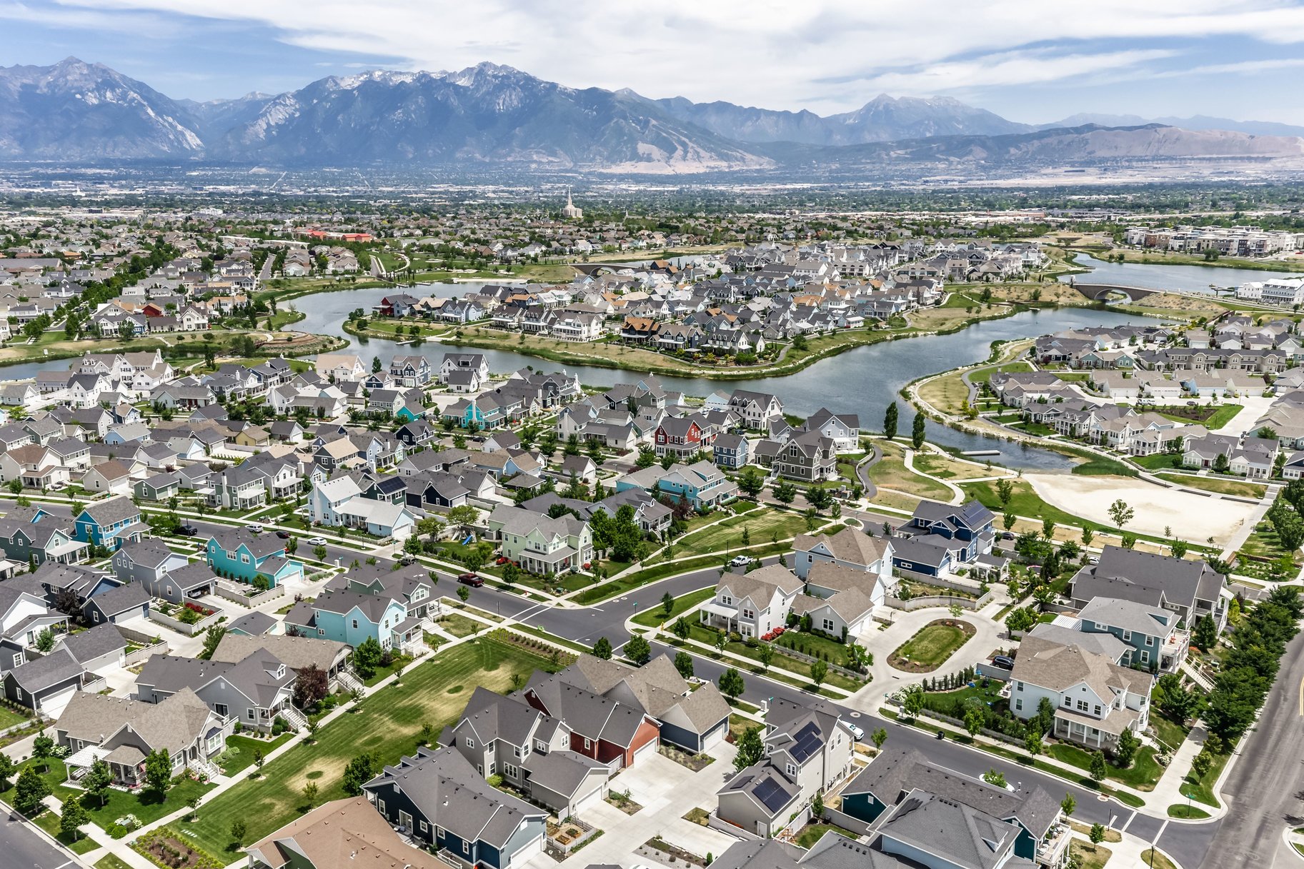  Move-In Ready in Daybreak — Steps from the Lake, Loaded with Custom Upgrades - 物件實景