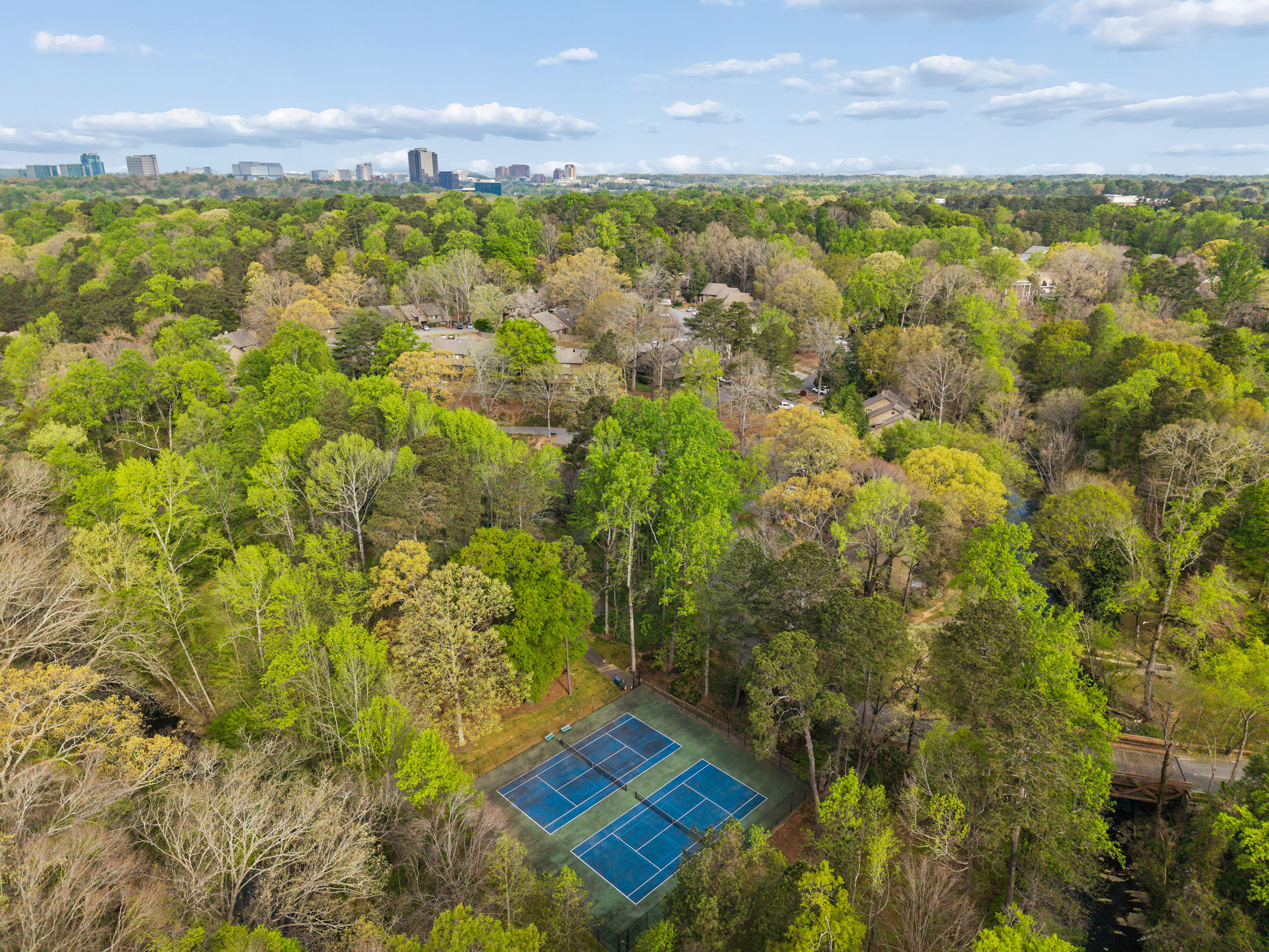  Lovingly Maintained and Thoughtfully Updated Residence - 物件實景