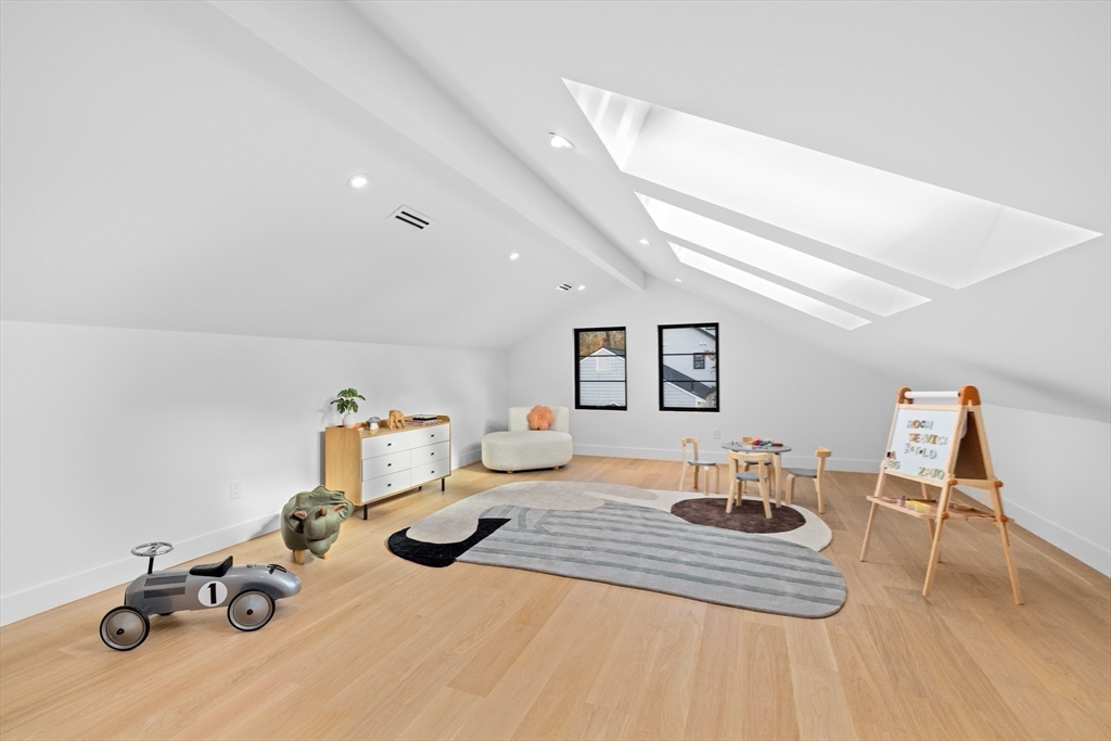 Newton, Massachusetts, 02461, United States, 7 Bedrooms Bedrooms, ,8 BathroomsBathrooms,Residential,For Sale,1995723