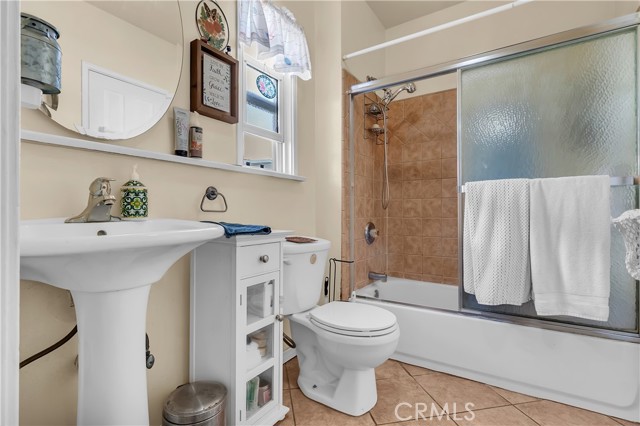 Huntington Park, California, 90255, United States, 4 Bedrooms Bedrooms, ,Residential,For Sale,1987109