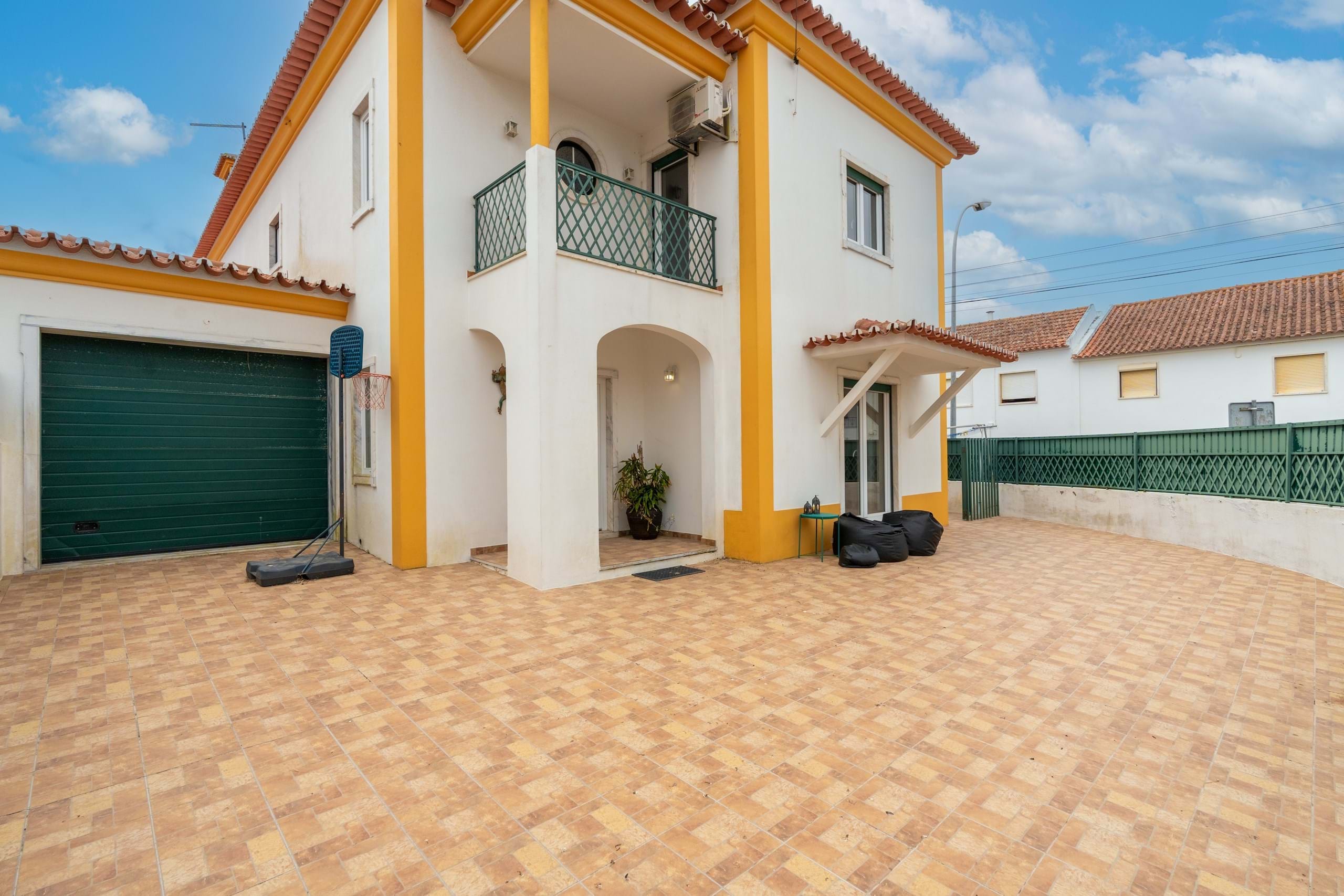 Sintra, Lisbon, 2705-8441, PT, 3 Bedrooms Bedrooms, ,3 BathroomsBathrooms,Residential,For Sale,1897650